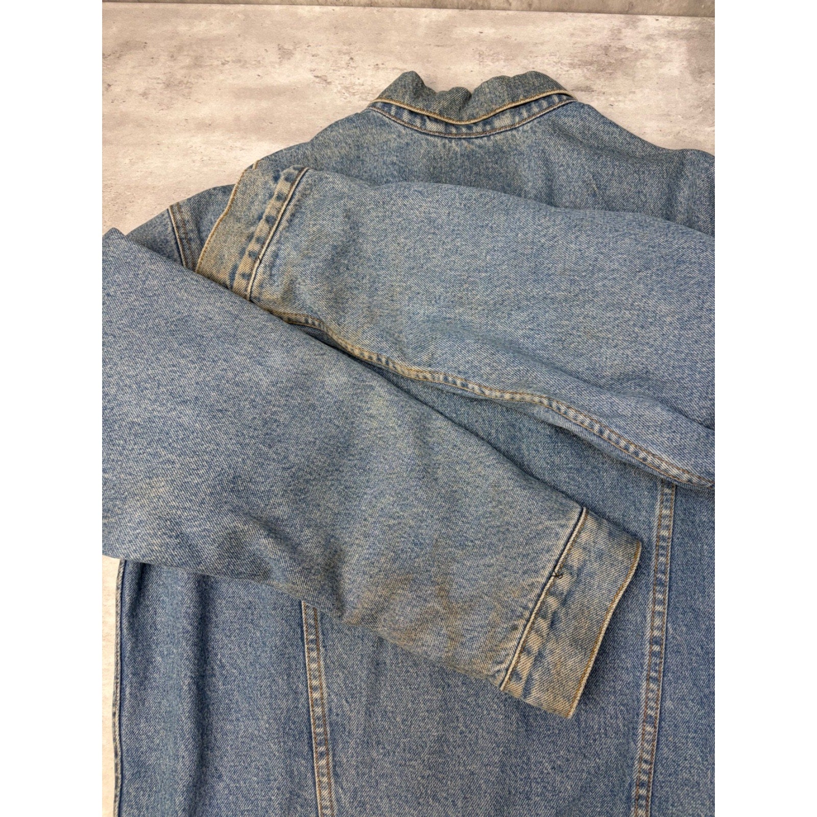 Vintage Levis Red Tab Blanket Lined Medium Wash Denim Trucker Jacket Size Large
