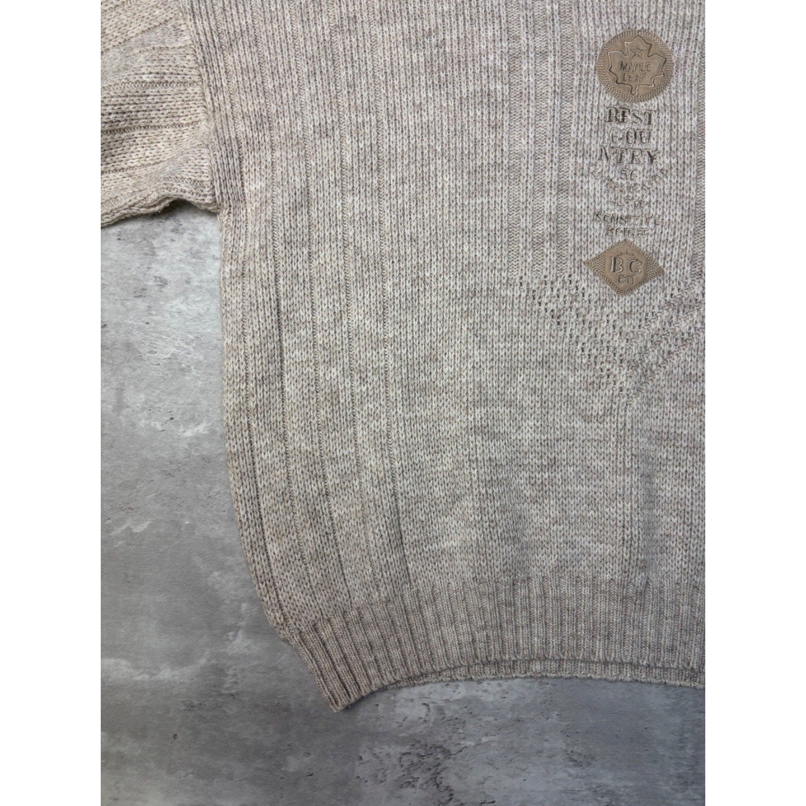 Vintage Maple Leaf Embroidered Turtle Neck Beige Knit Sweater Size XL