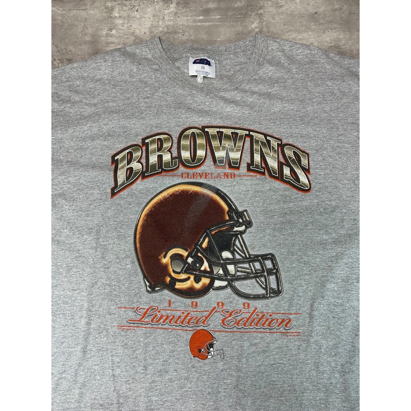 Vintage Cleveland Browns NFL Helmet Graphic Spellout Football T-Shirt Size 2XL