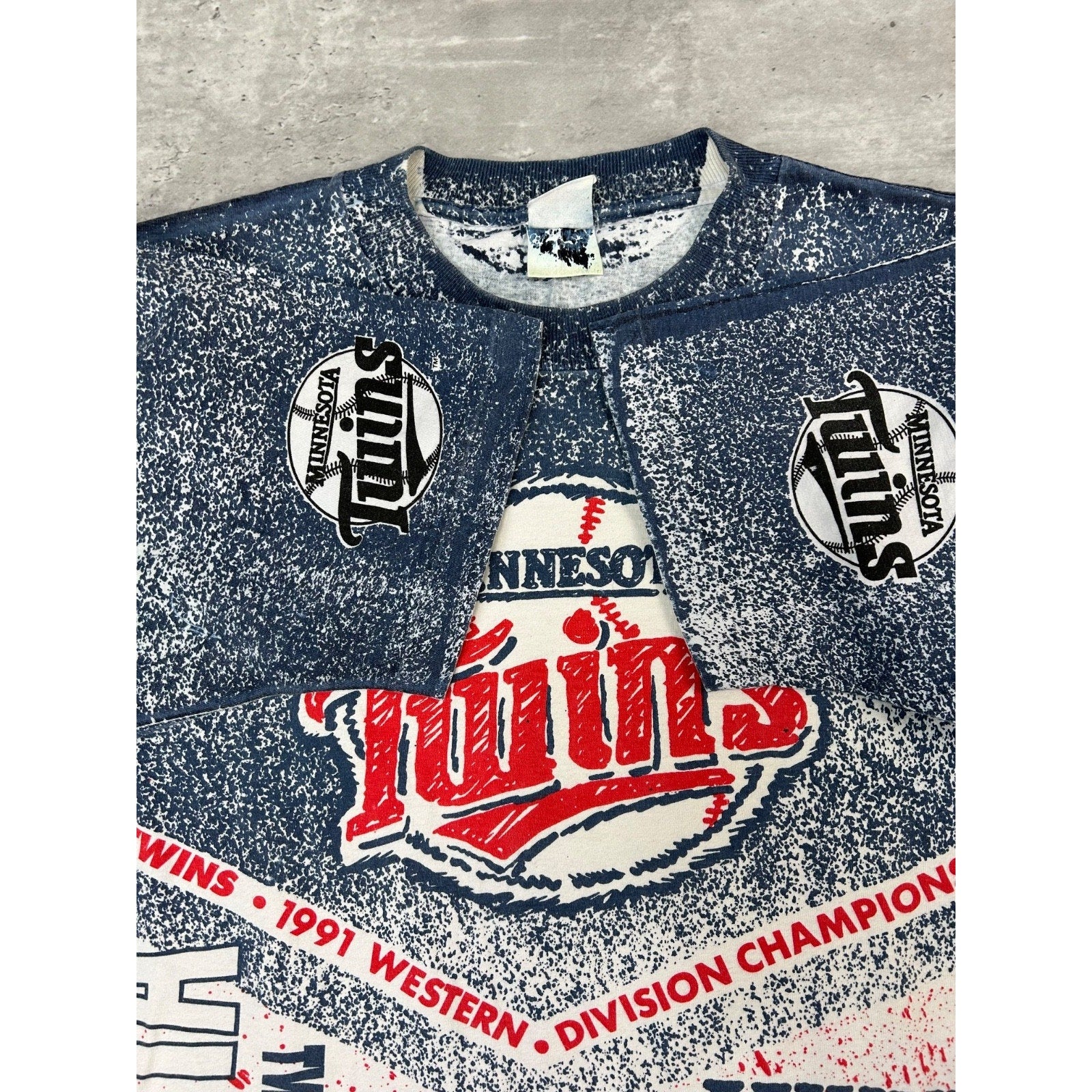 Vintage 90s Minnesota Twins MLB All Over Print Graphic Baseball T-Shirt Sz Large