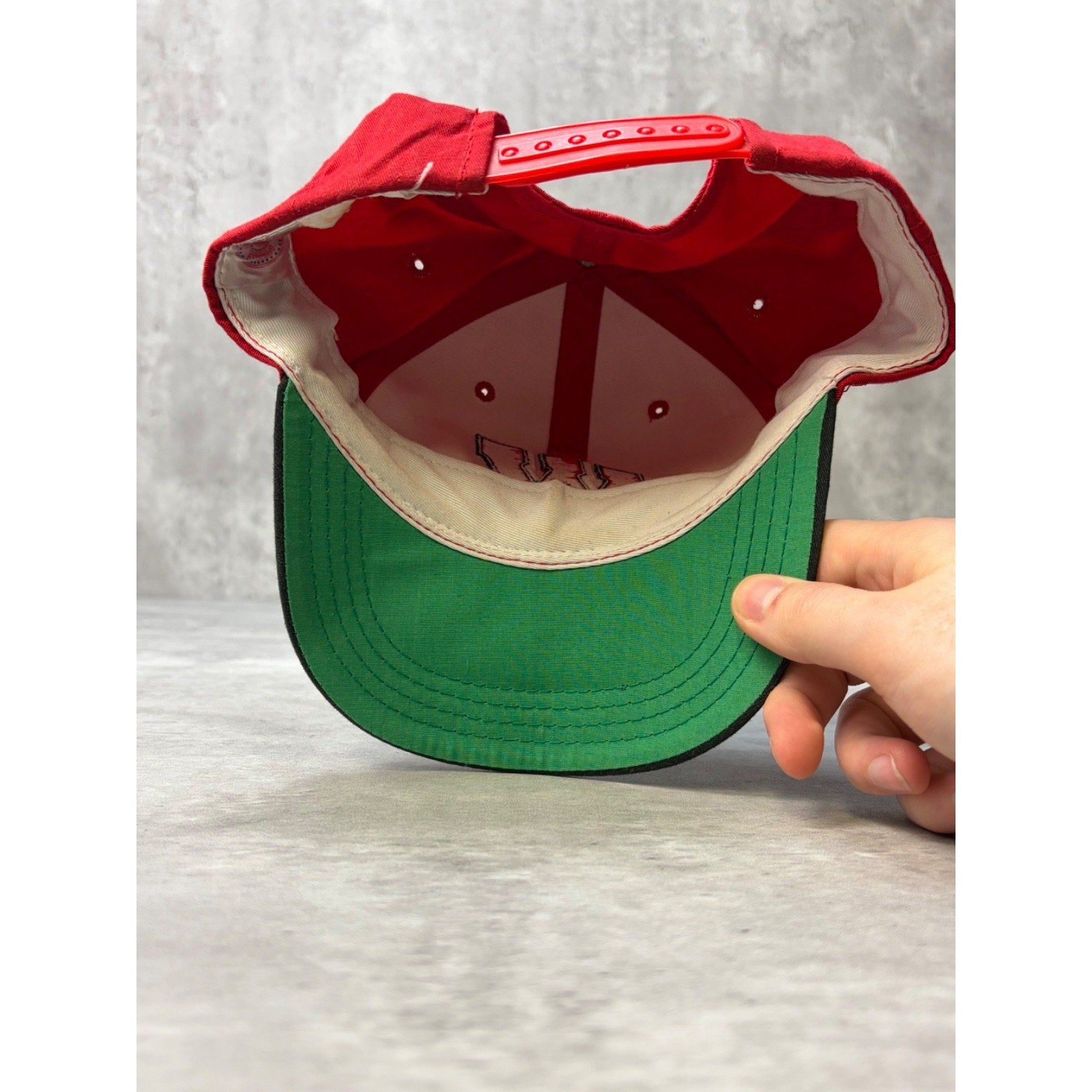 Vintage Wisconsin Badgers NCAA Embroidered Logo YOUTH Snapback Hat OSFA