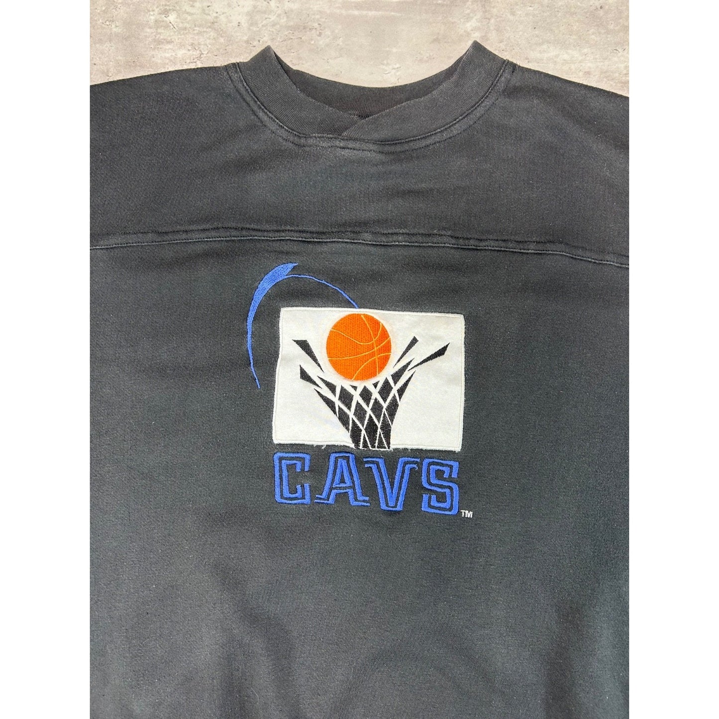 Vintage Cleveland Cavaliers NBA Embroidered Logo Basketball Sweatshirt Size XL