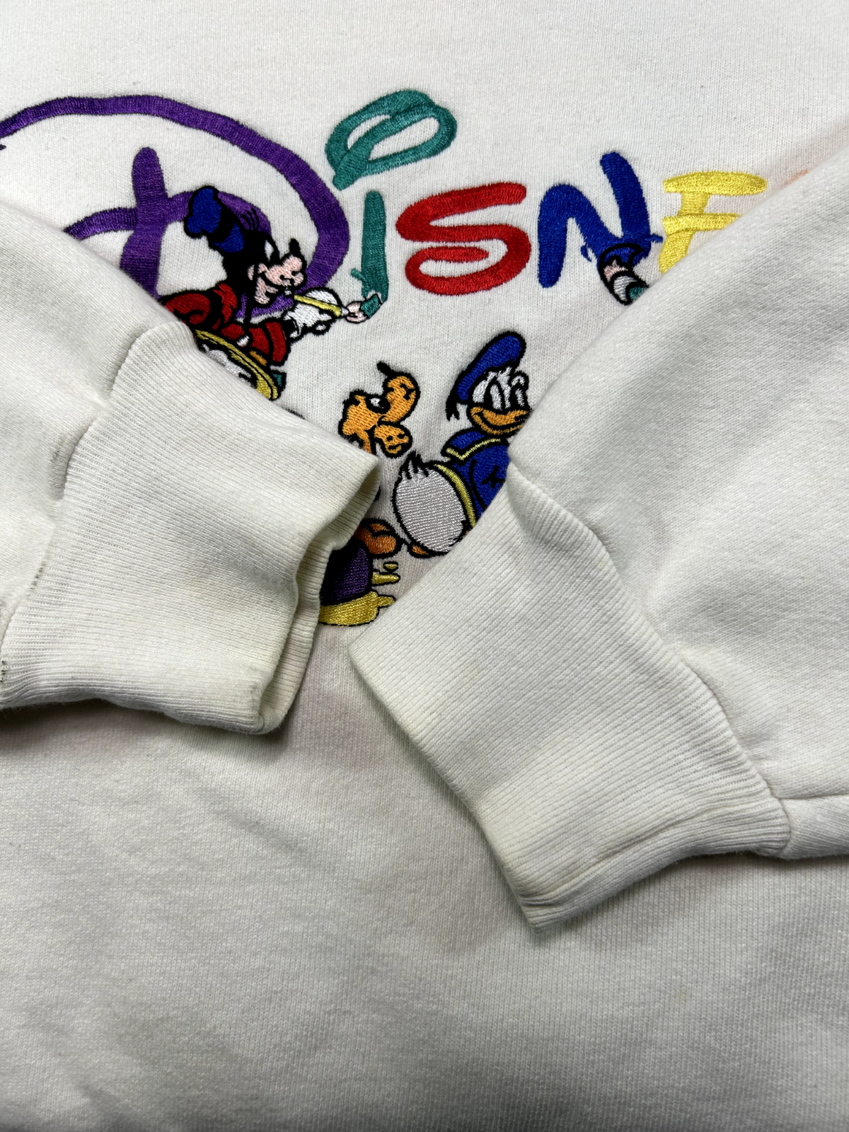 Vintage 90s Disney Mickey & Friends Embroidered Graphic Sweatshirt Size XL White