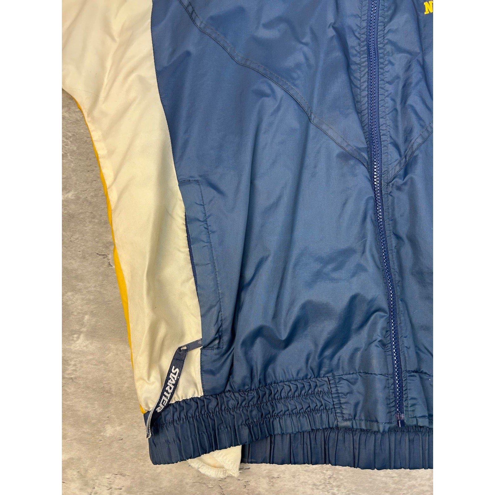 Vintage 90s Notre Dame Fighting Irish NCAA Starter Windbreaker Jacket Sz Medium