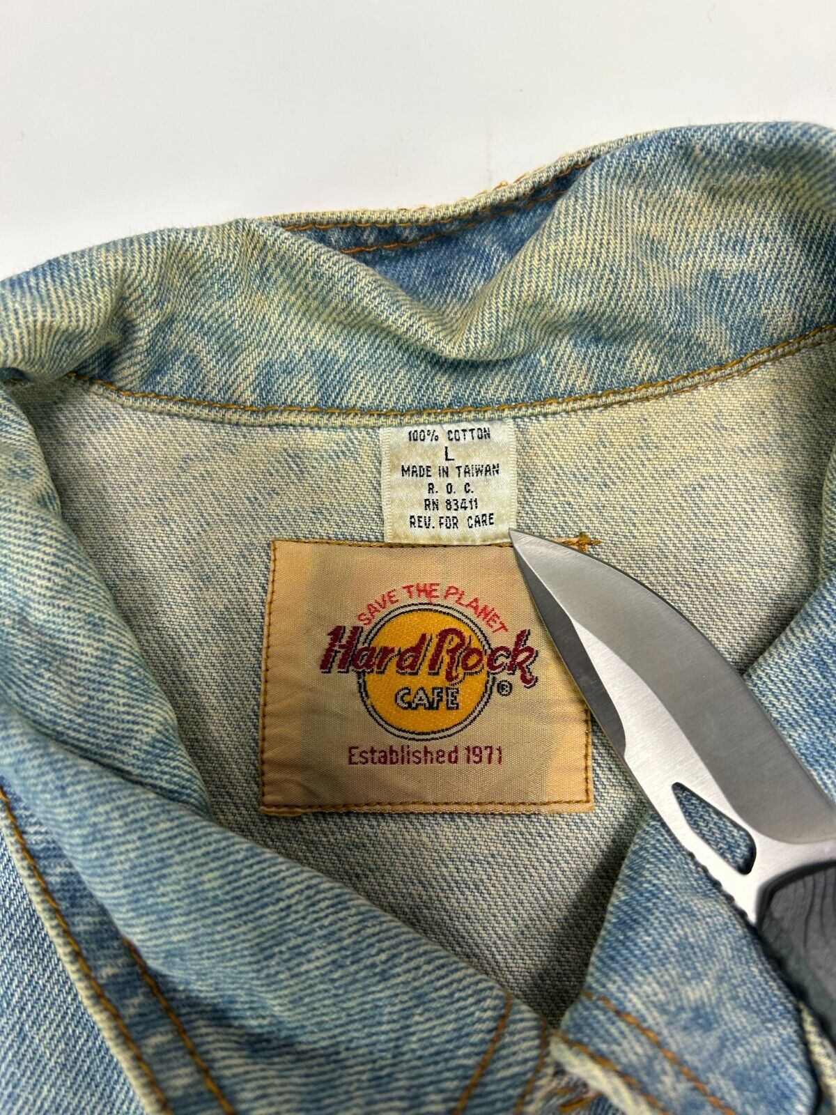 Vintage Hard Rock Cafe Myrtle Beach Medium Wash Denim Trucker Jacket Size Large