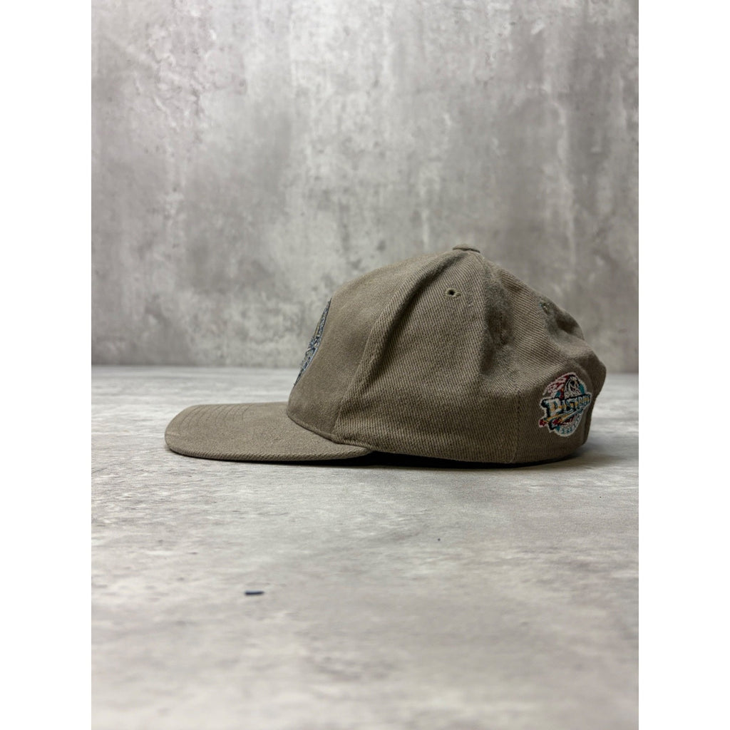 Vintage Detroit Pistons NBA Embroidered Loog Patch Strapback Hat OSFA