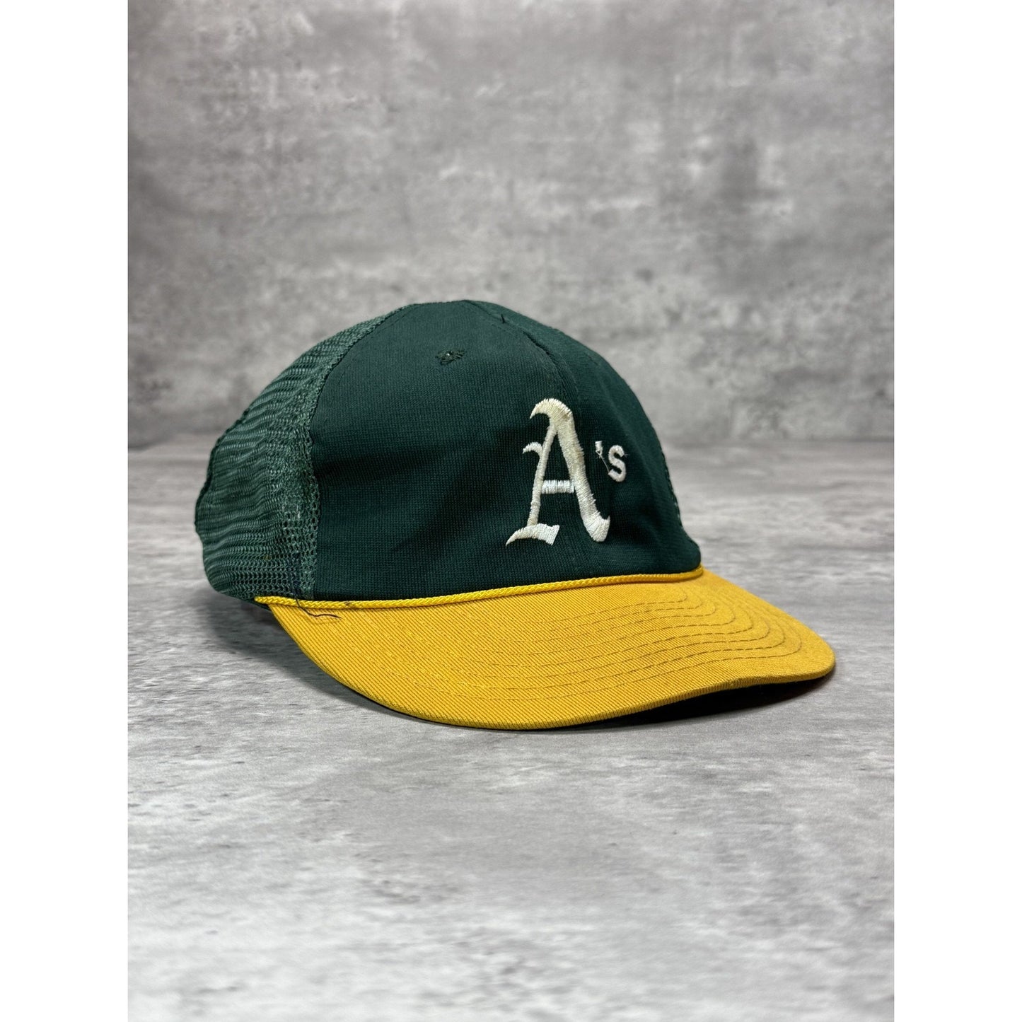 Vintage 80s Oakland Athletics MLB Embroidered Logo Trucker Snapback Hat OSFA