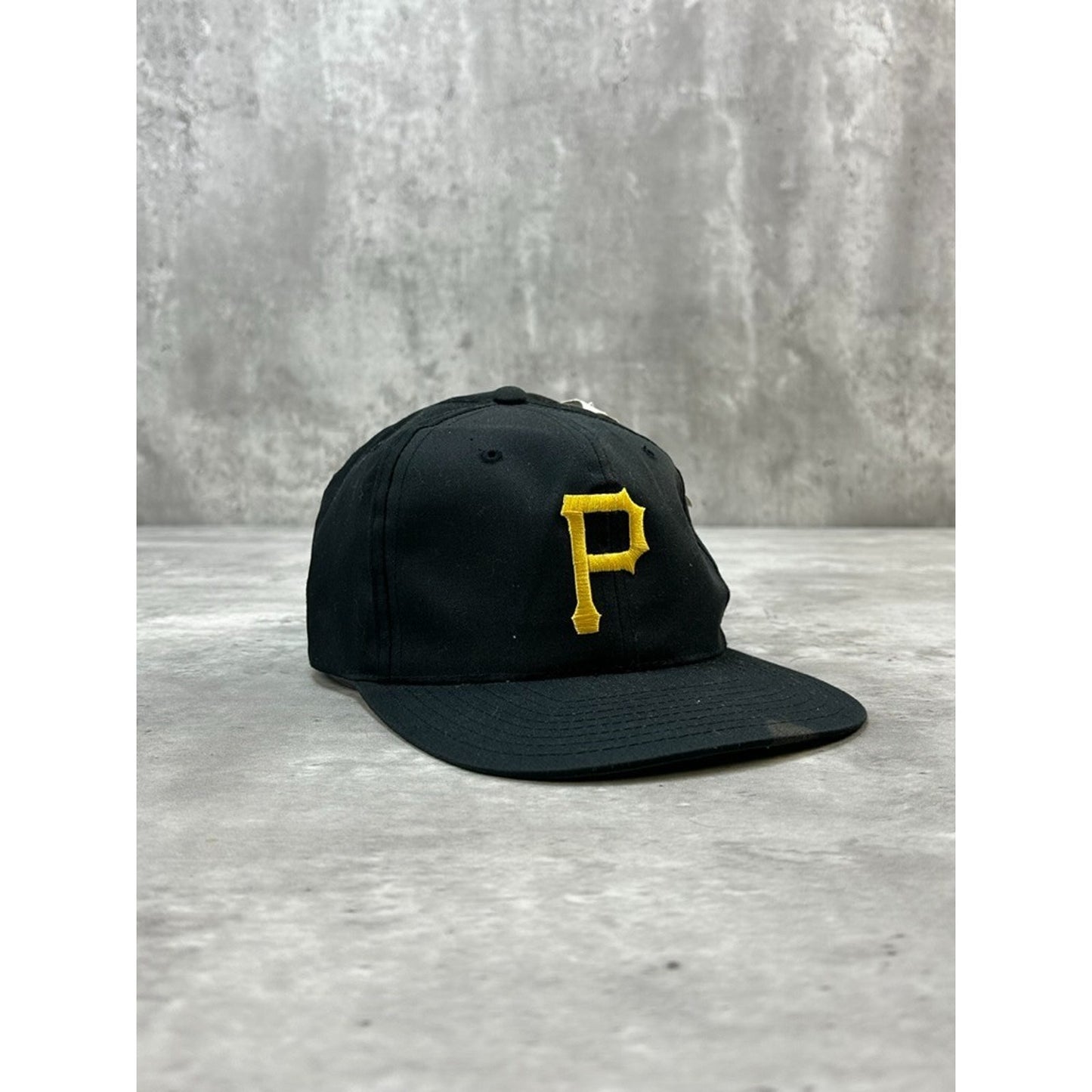 Vintage 90s Pittsburgh Pirates MLB Embroidered Logo Snapback Hat OSFA