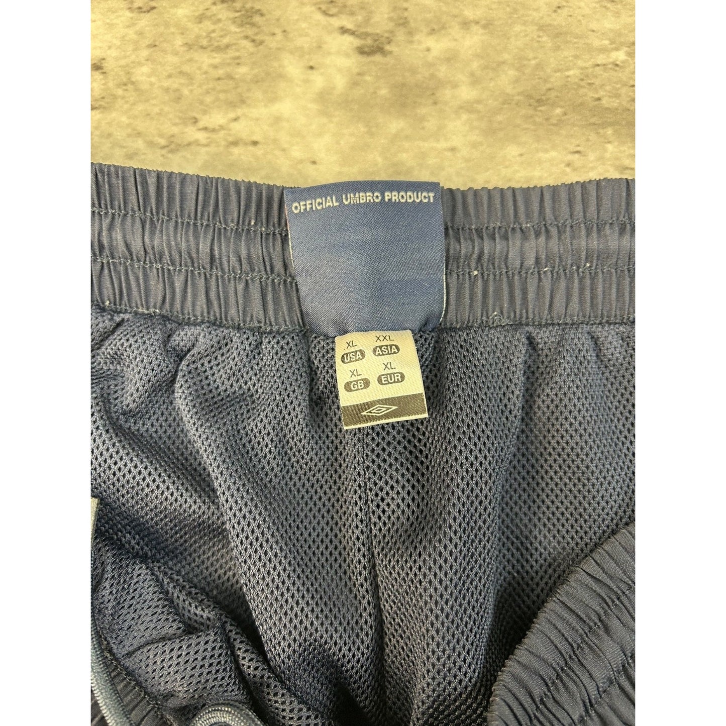 Vintage 90s England Soccer Embroidered Crest Umbro Nylon Track Pants Size XL