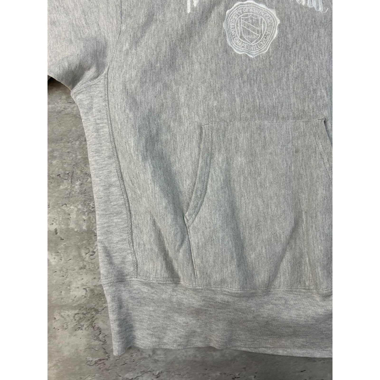 VTG 90s UNC Tarheels NCAA Champion Reverse Weave Hooded Sweatshirt Size XL