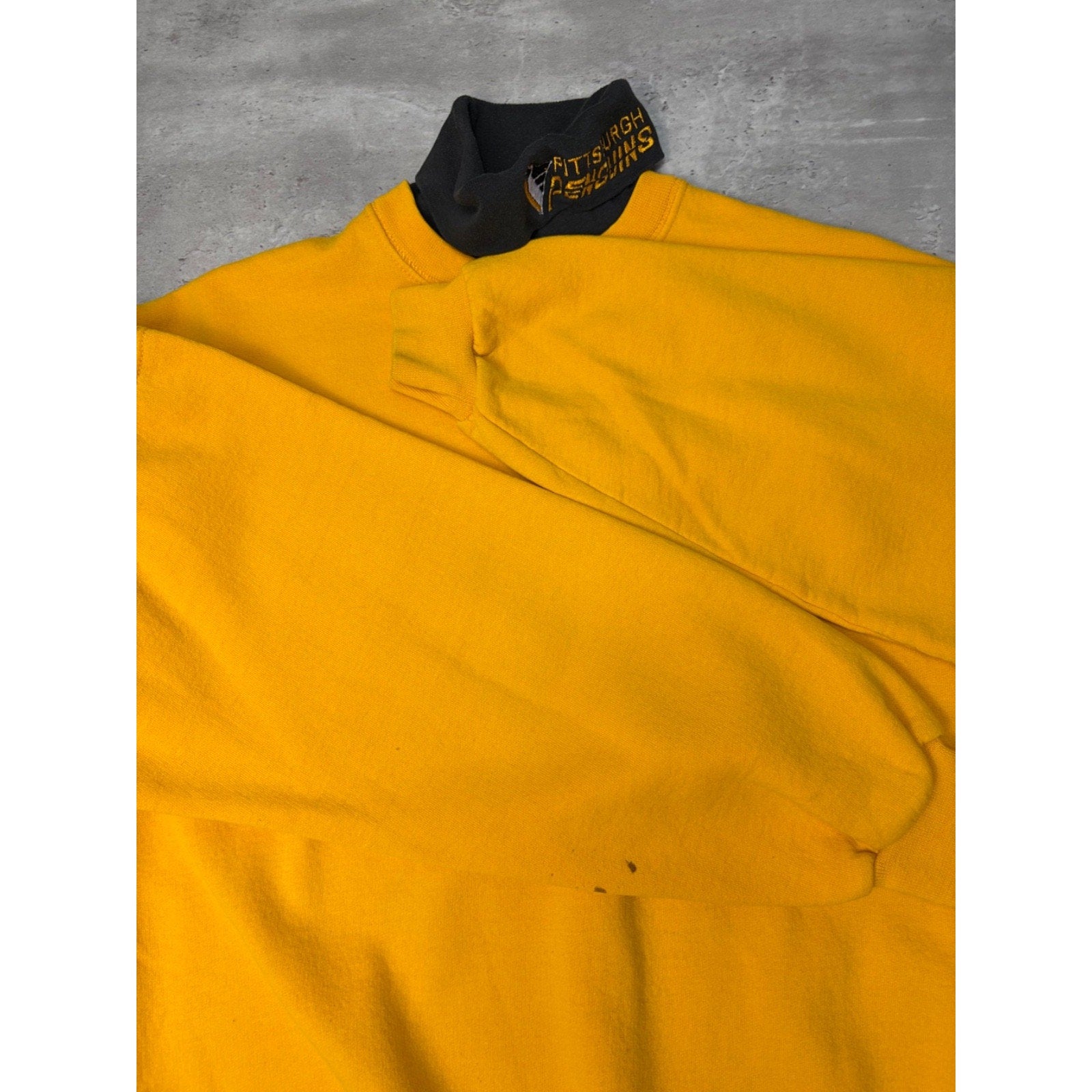 VTG 90s Pittsburgh Penguins NHL Embroidered Logo Mock Neck Sweatshirt Size XL