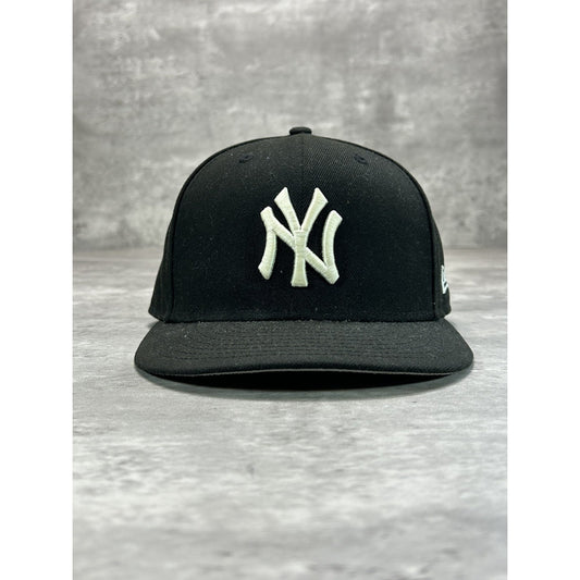 New York Yankees MLB Embroidered Logo Baseball Fitted Hat 7 1/2 Black