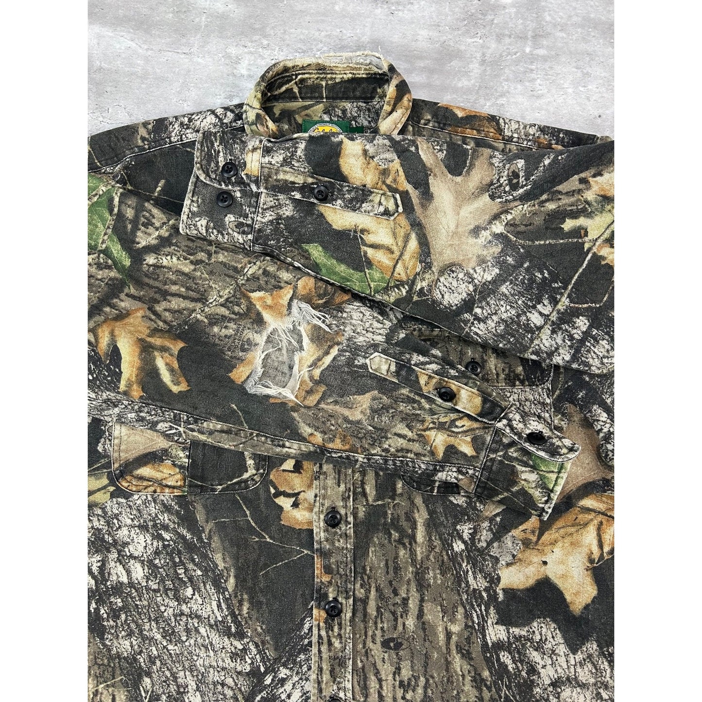 Vintage Cabelas Mossy Oak Tree Camo Hunting Long Sleeve Button Up Shirt LT