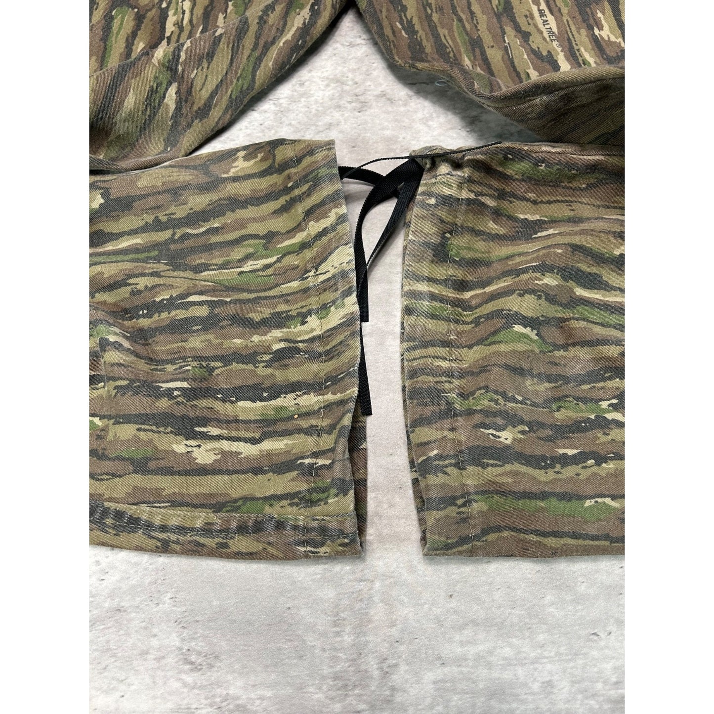 Vintage 90s Realtree Camo Utility Cargo Hunting Pants Size 38