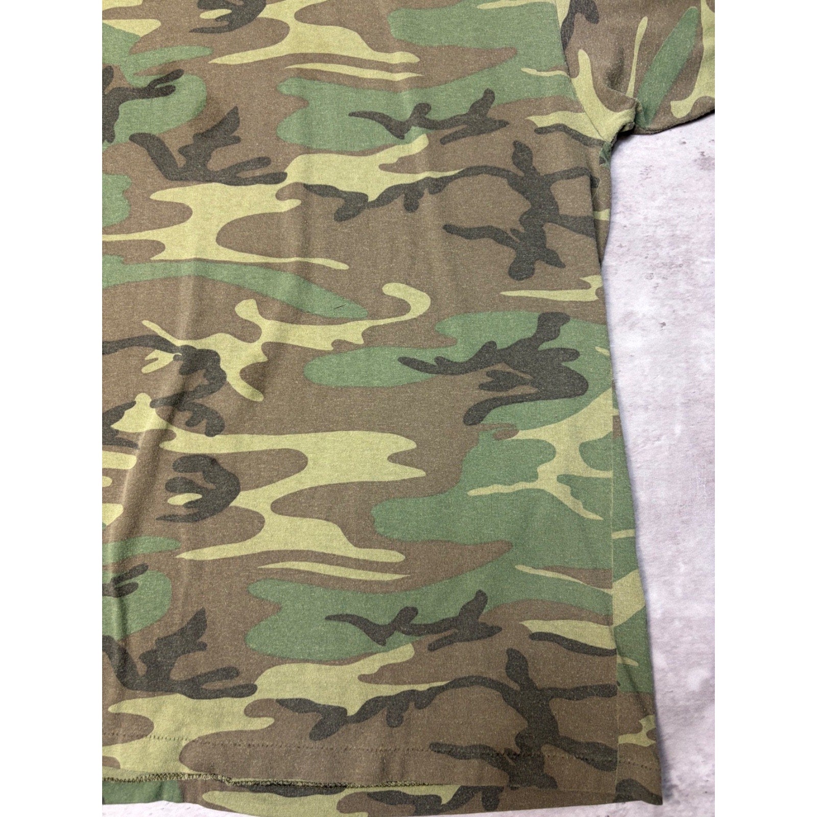 Vintage 1990s Woodland Camo Military T-Shirt Size XL