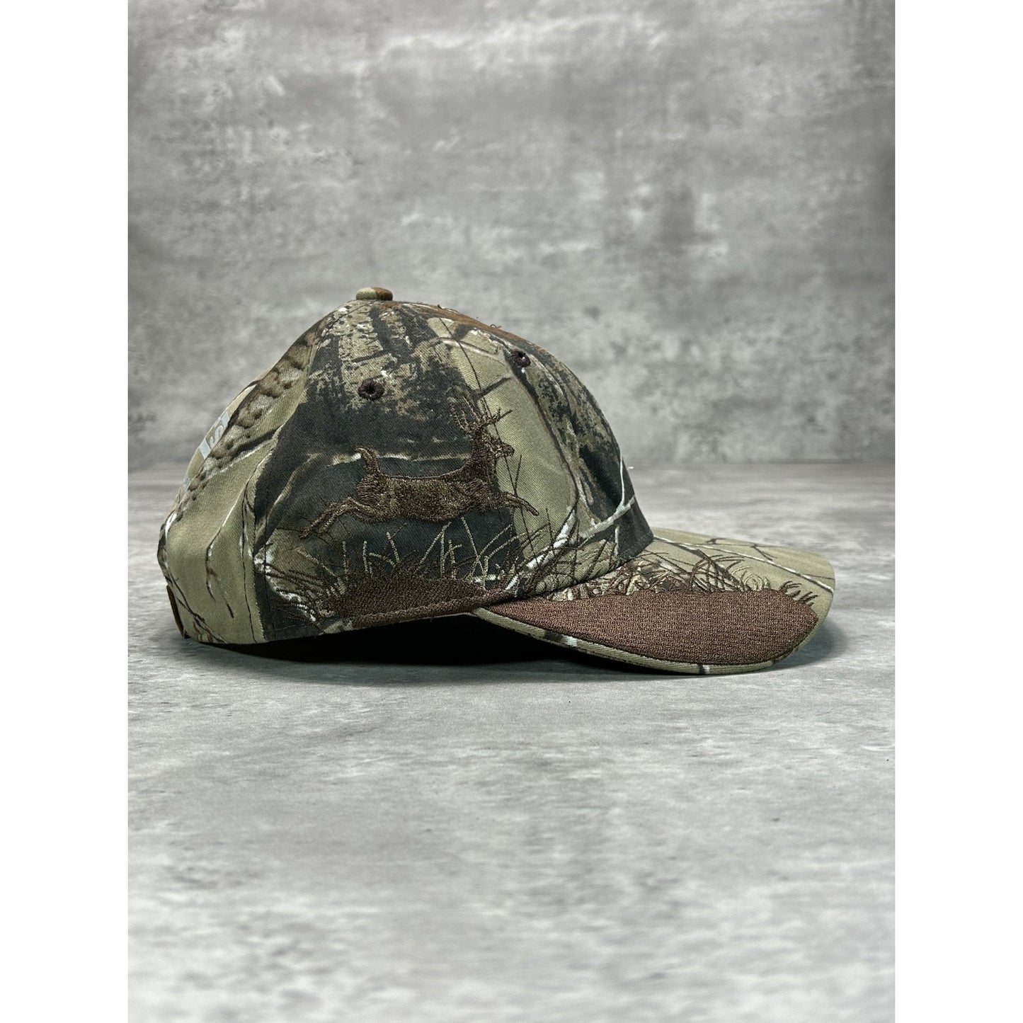 Vintage Realtree Camo Embroidered Deer Hunting Strapback Hat OSFA