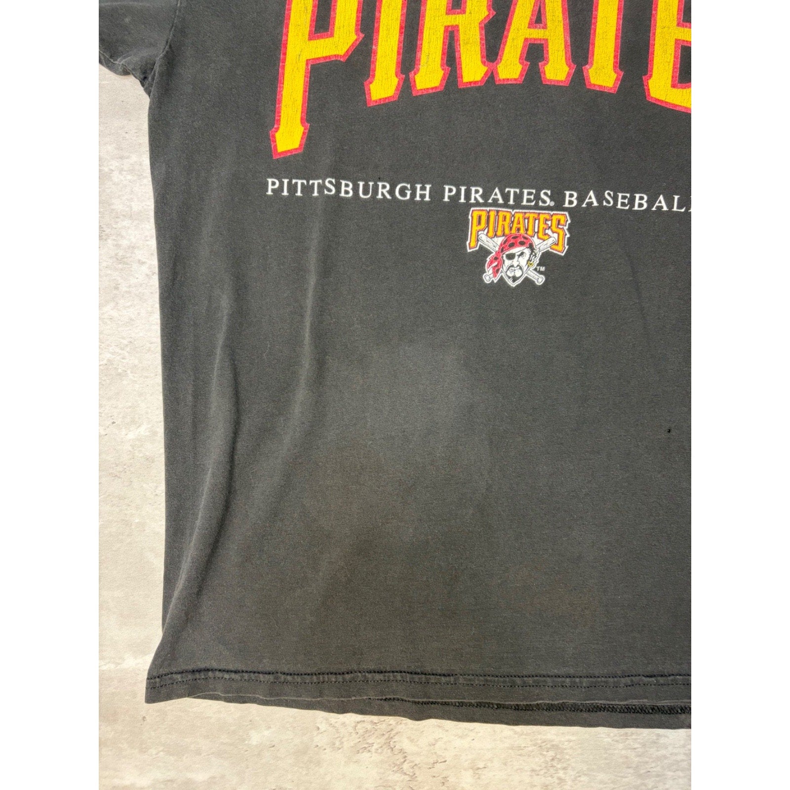 Vintage 2000 Pittsburgh Pirates MLB Spellout Logo T-Shirt Size XL