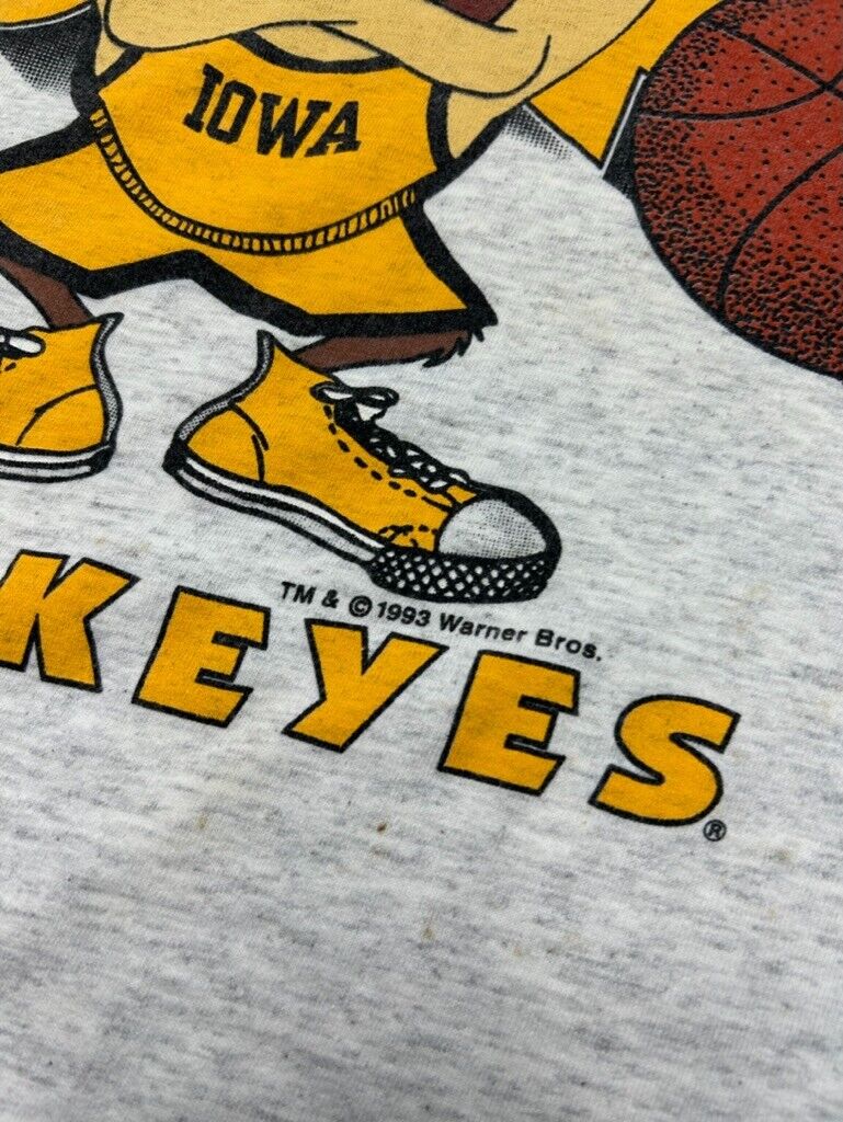 Vintage 1993 Iowa Hawkeyes NCAA Looney Tunes Taz Basketball T-Shirt Size XL 90s