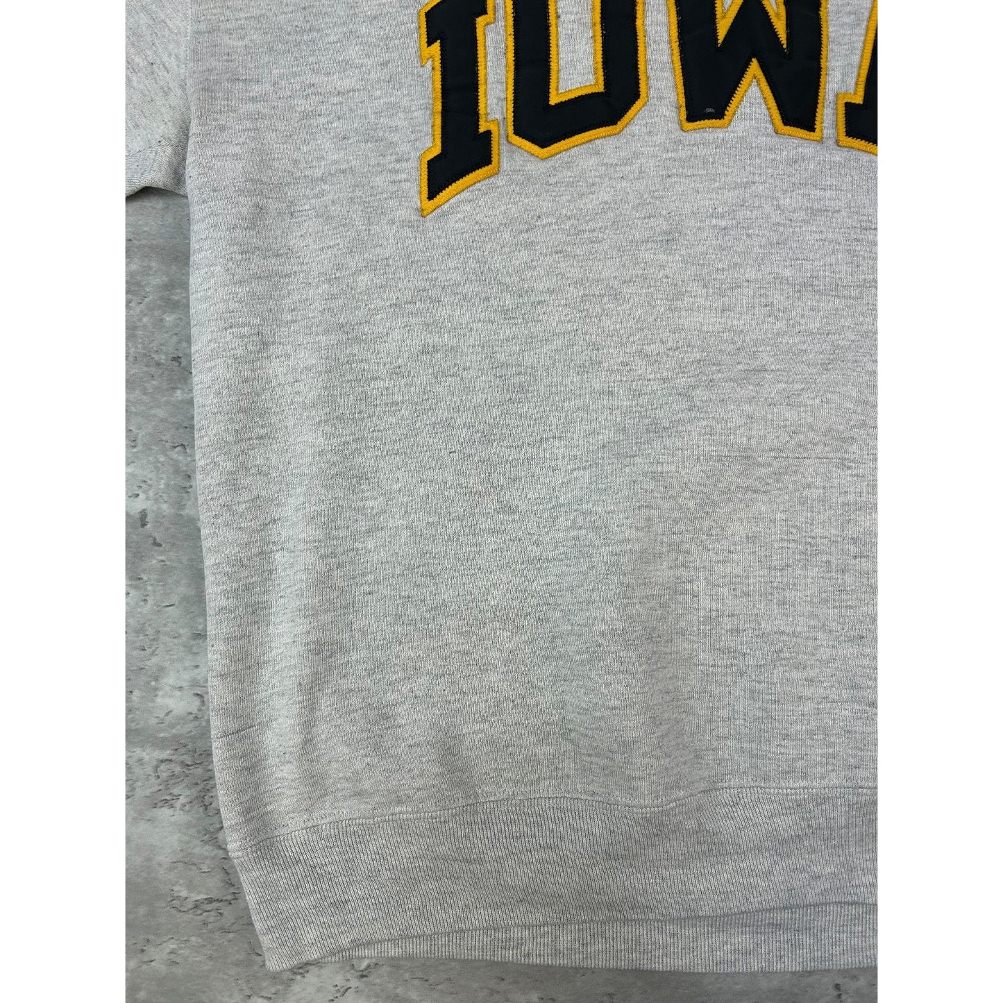 Vintage 90s Iowa Hawkeyes NCAA Embroidered Arc Spellout Sweatshirt Size XL