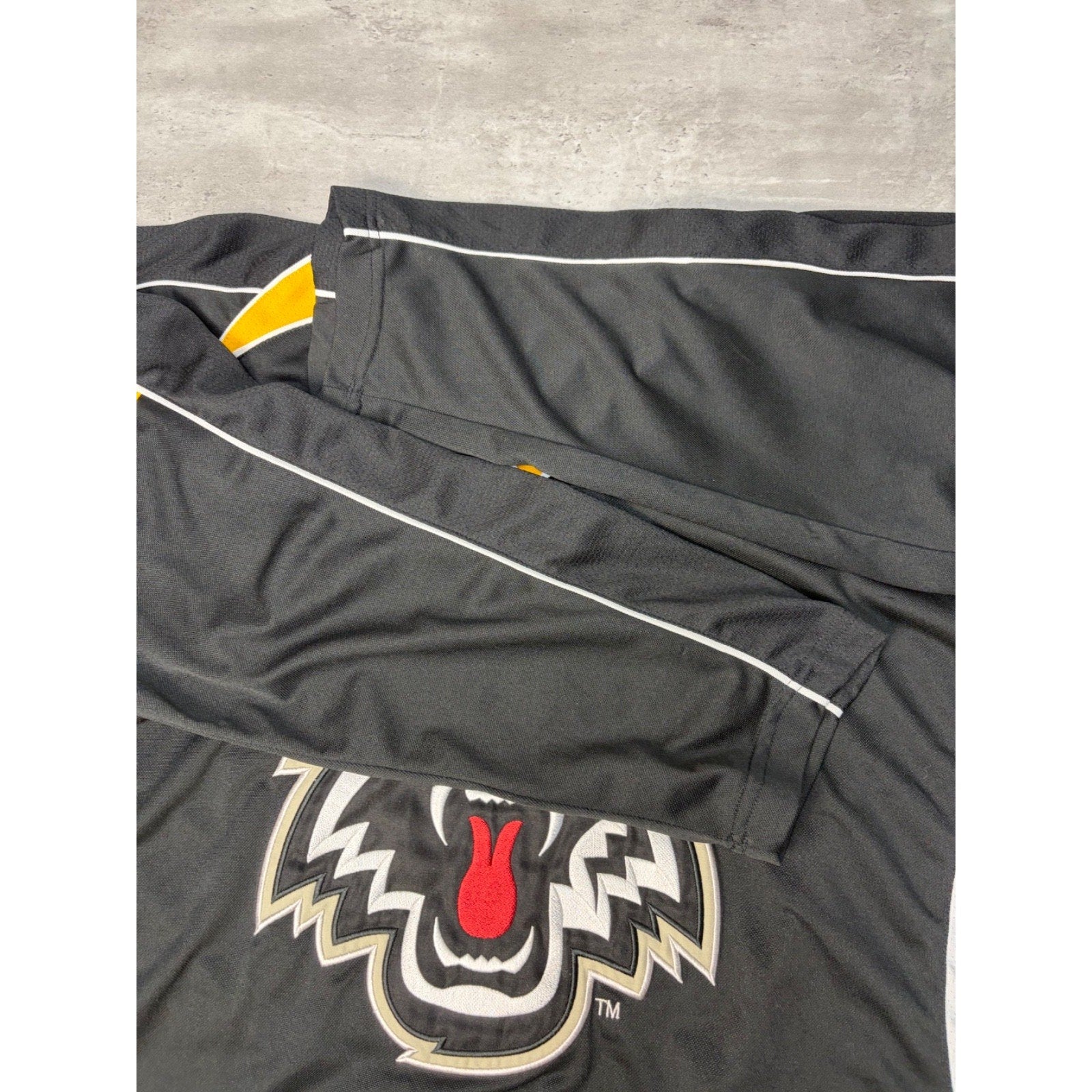 Vintage Hamilton Tiger Cats CFL Embroidered Long Sleeve Football Jersey Size XL