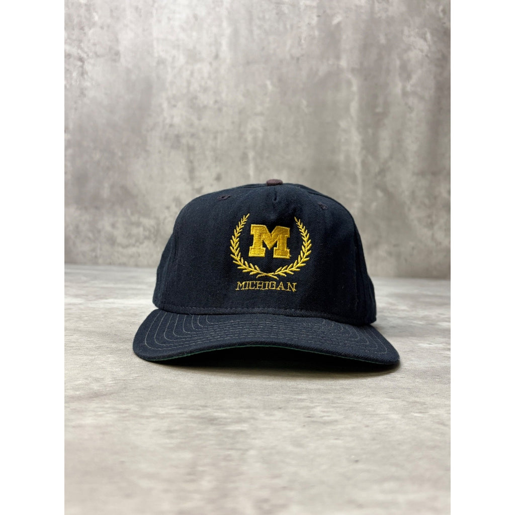Vintage 90s Michigan Wolverines NCAA Embroidered Crest Graphic Snapback Hat OSFA