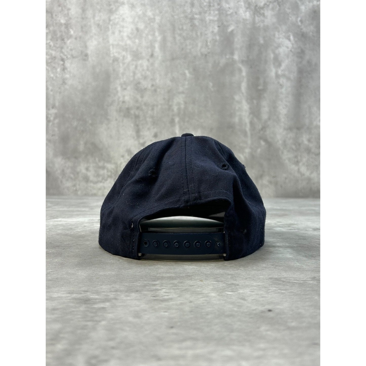 Vintage 90s Notre Dame Fighting Irish NCAA Arc Spellout Snapback Hat OSFA