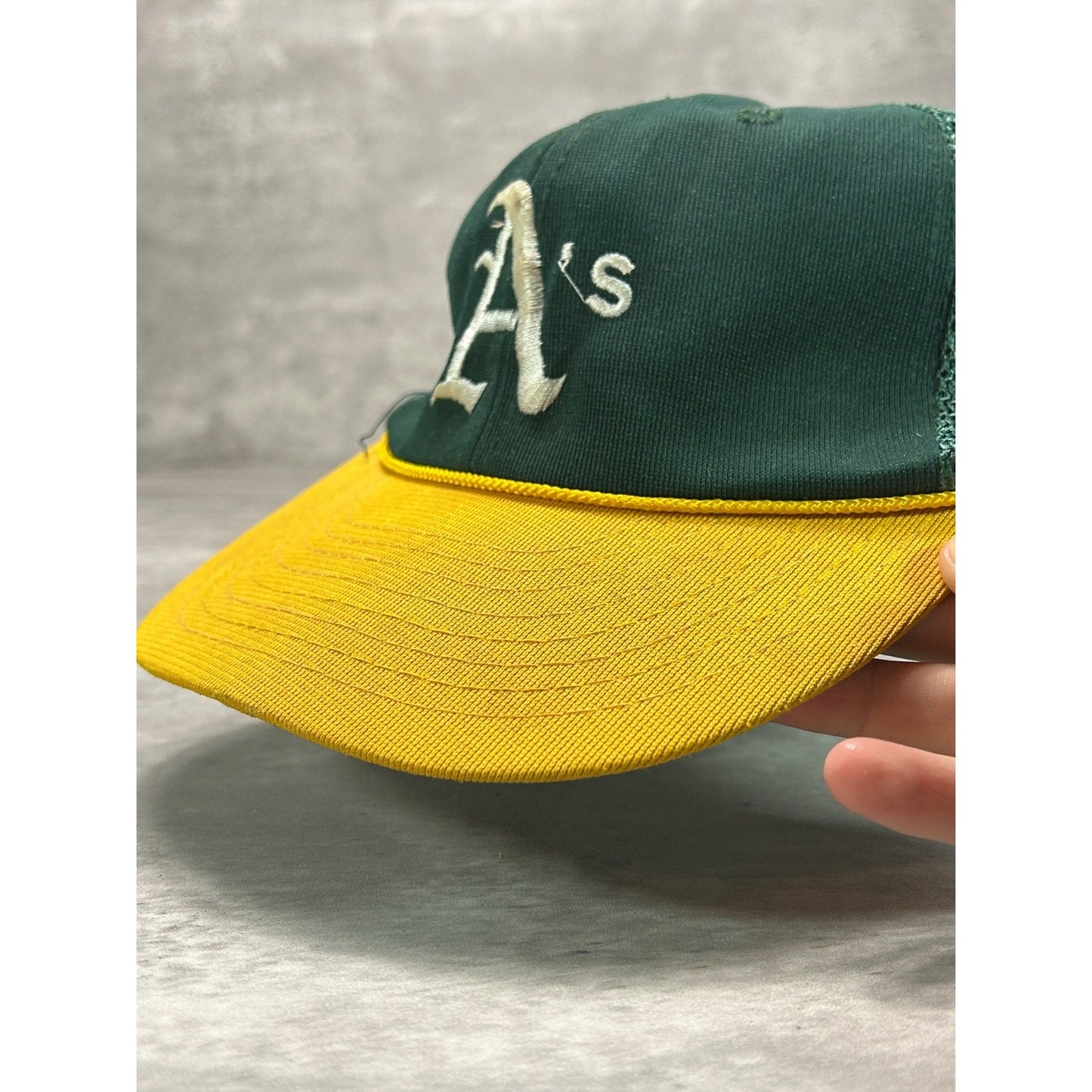 Vintage 80s Oakland Athletics MLB Embroidered Logo Trucker Snapback Hat OSFA
