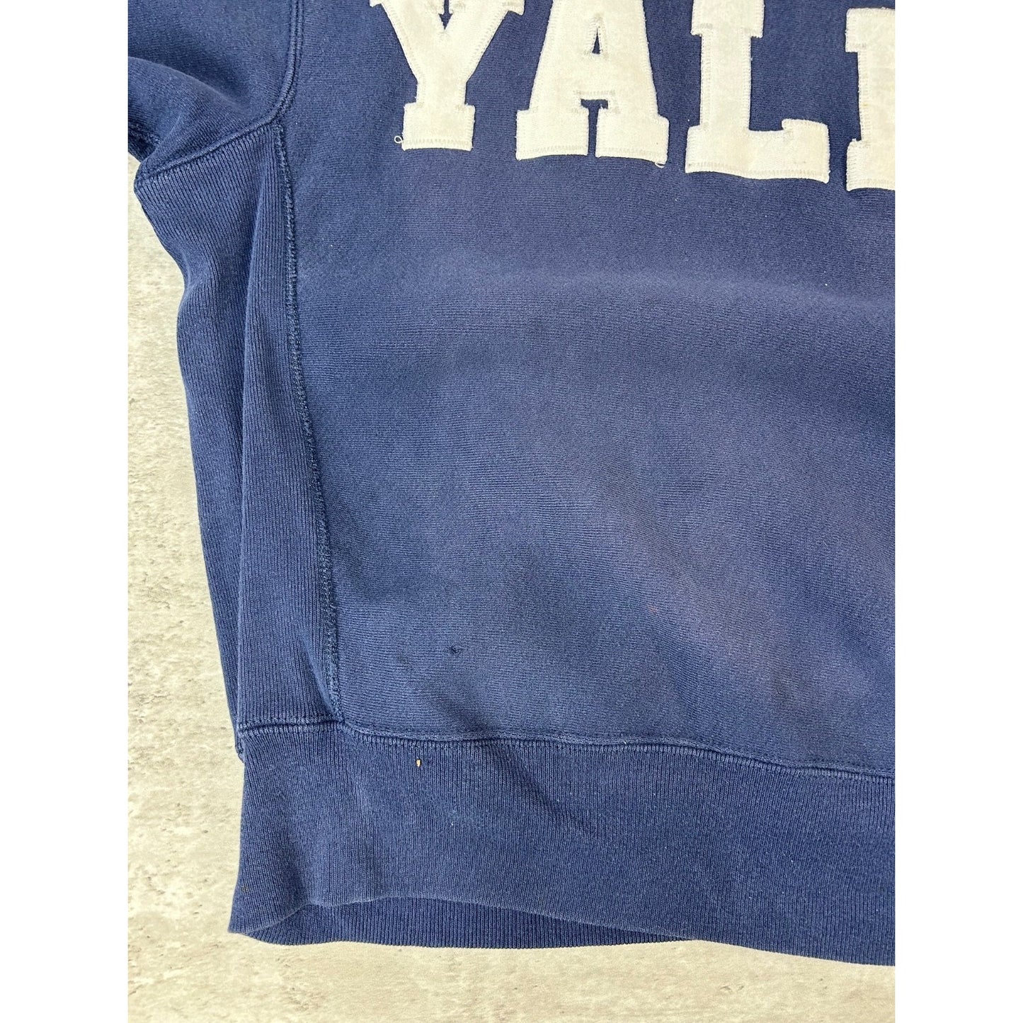 Vintage 90s Yale Bulldogs NCAA Embroidered Spellout Sweatshirt Size Medium