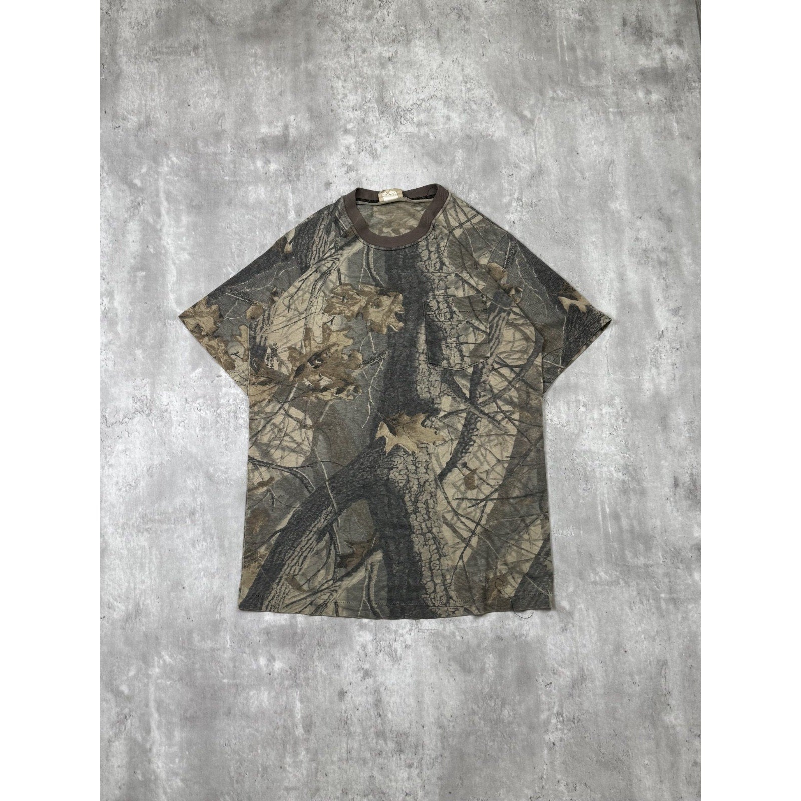 Vintage 90s Realtree Hardwoods Tree Camo Hunting T-Shirt Size Large