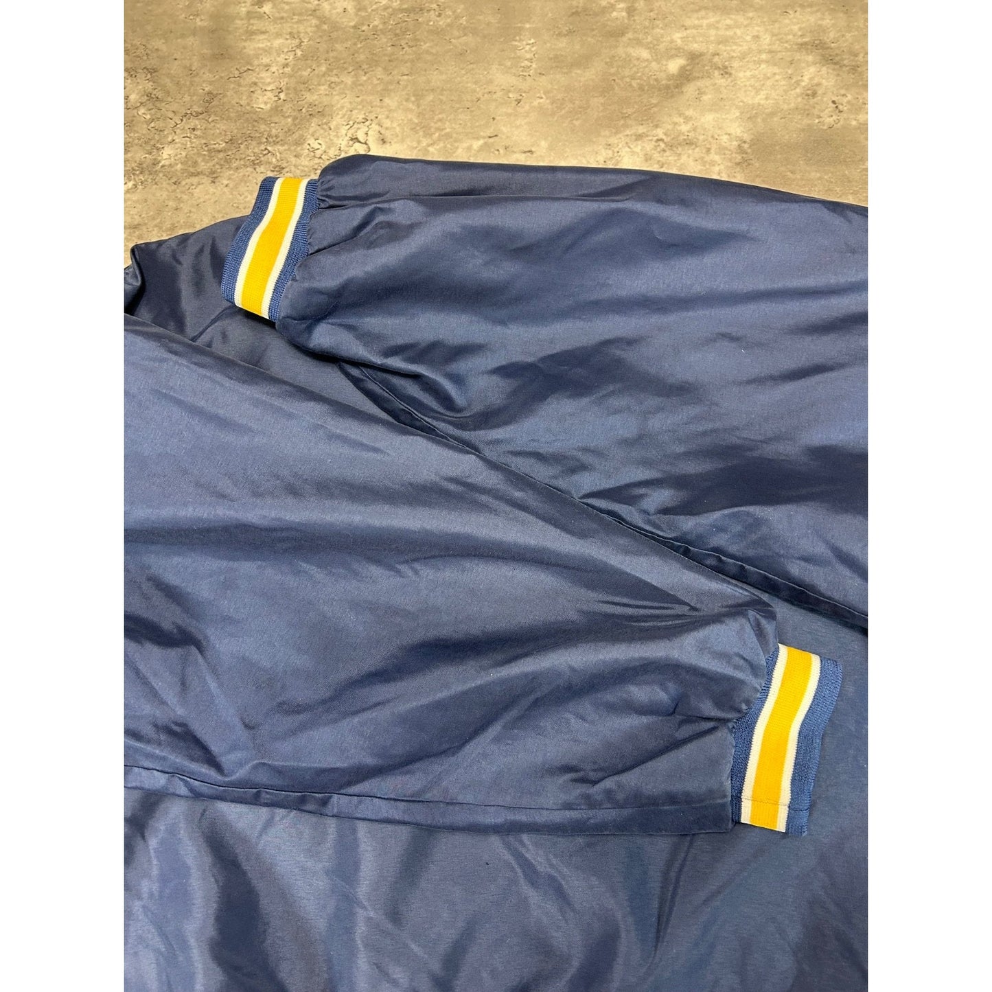 Vintage 90s Michigan Wolverines NCAA Embroidered Windbreaker Jacket Size XL