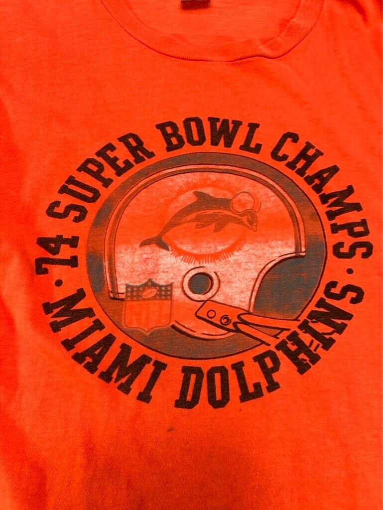 Vtg 1974 Miami Dolphins NFL Super Bowl Champs Helmet Graphic T-Shirt Sz Medium