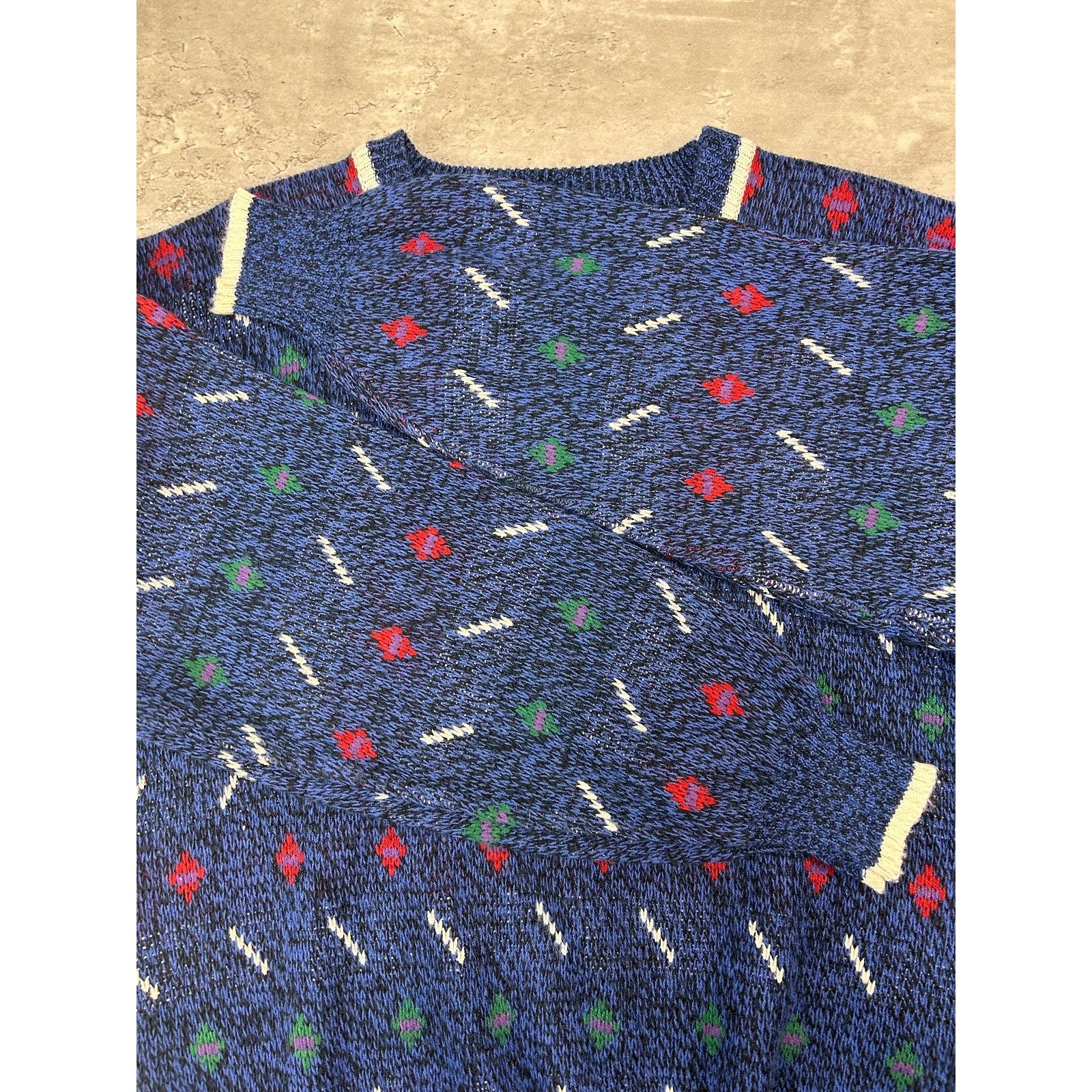 Vintage 90s Van Heusen Abstract Striped Pullover Knit Sweater Size Medium