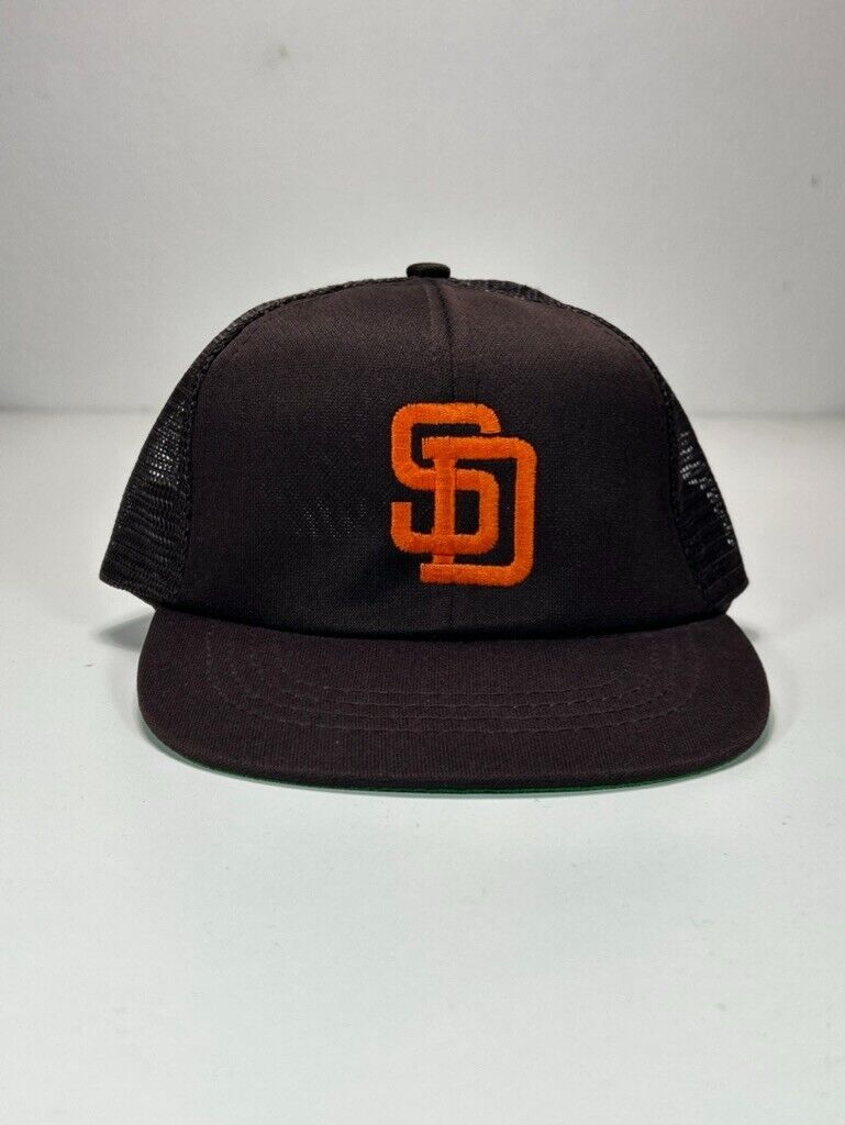 Vintage 90s San Diego Padres MLB Embroidered Logo Trucker Snapback Hat OSFA