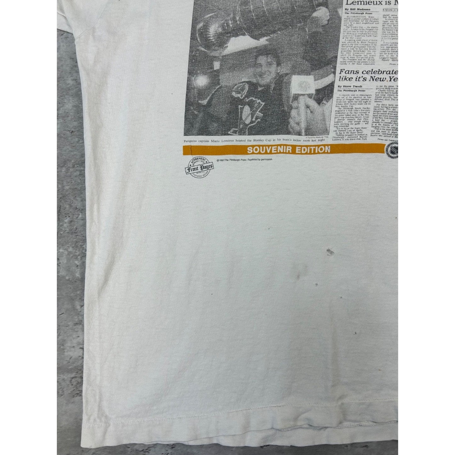 Vintage 1991 Pittsburgh Penguins NHL Newspaper Cup Graphic T-Shirt Size XL