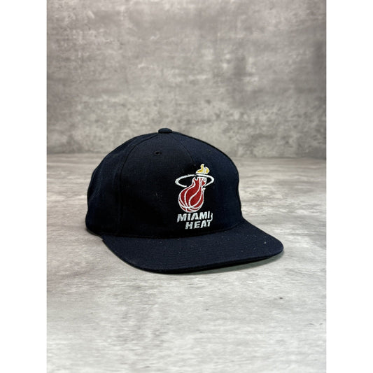 Vintage 90s Miami Heat NBA Embroidered Logo Basketball Snapback Hat OSFA Black