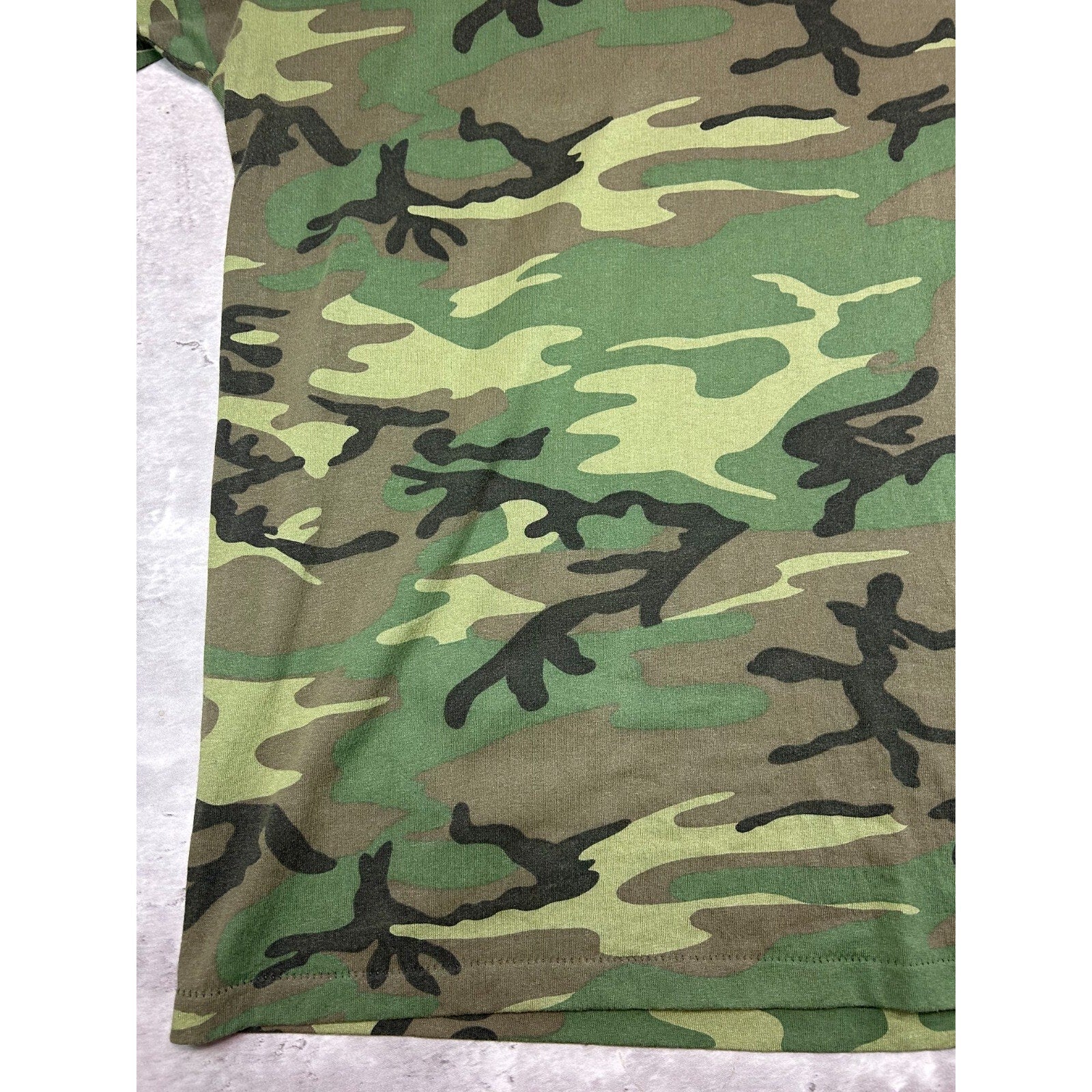 Vintage 80s Woodland Camo Hunting T-Shirt Size XXL