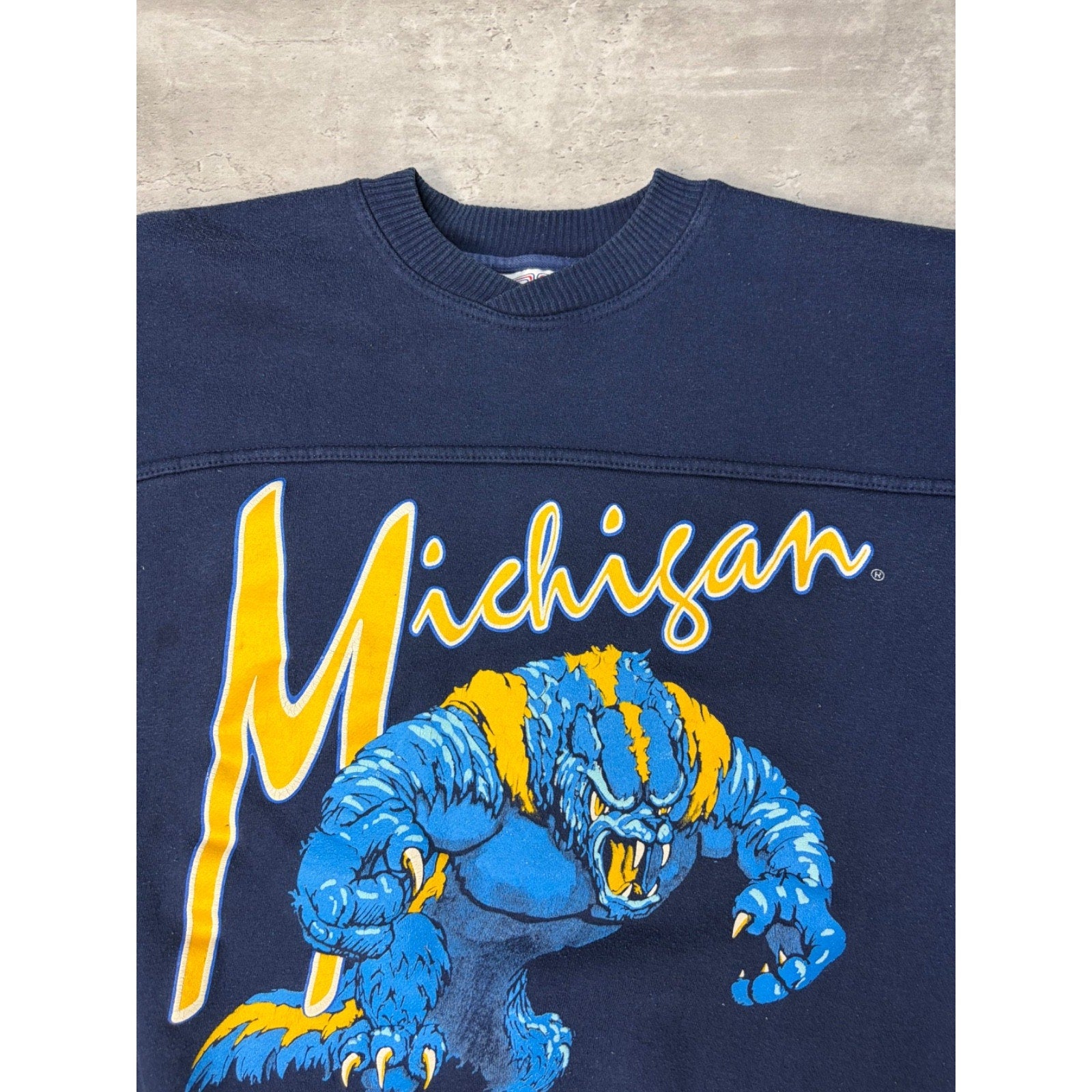 Vintage 90s Michigan Wolverines NCAA Mascot Graphic Sweatshirt Size Medium