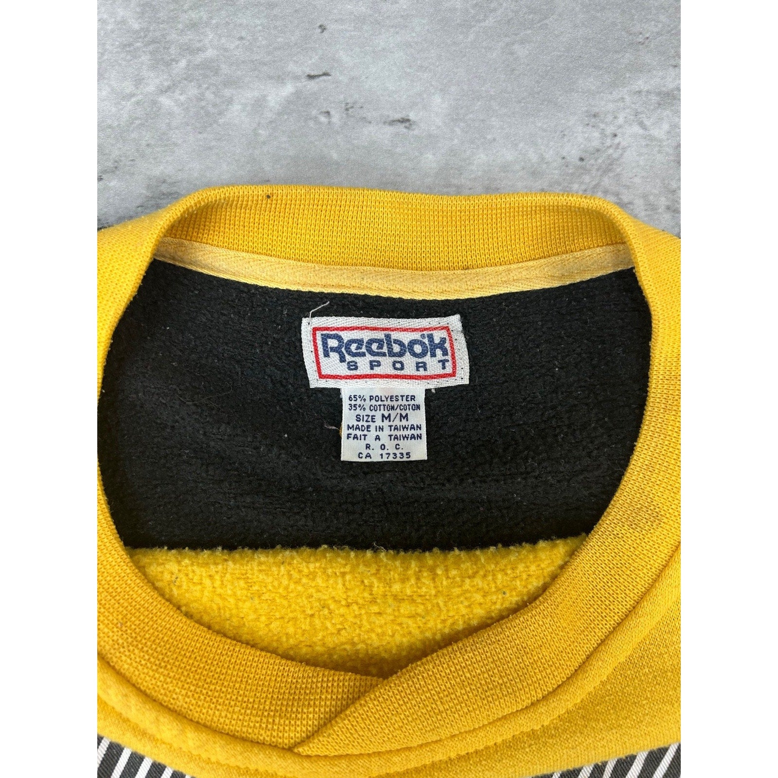 Vintage 80s/90s Reebok Graphic Spellout Crewneck Sweatshirt Size Medium