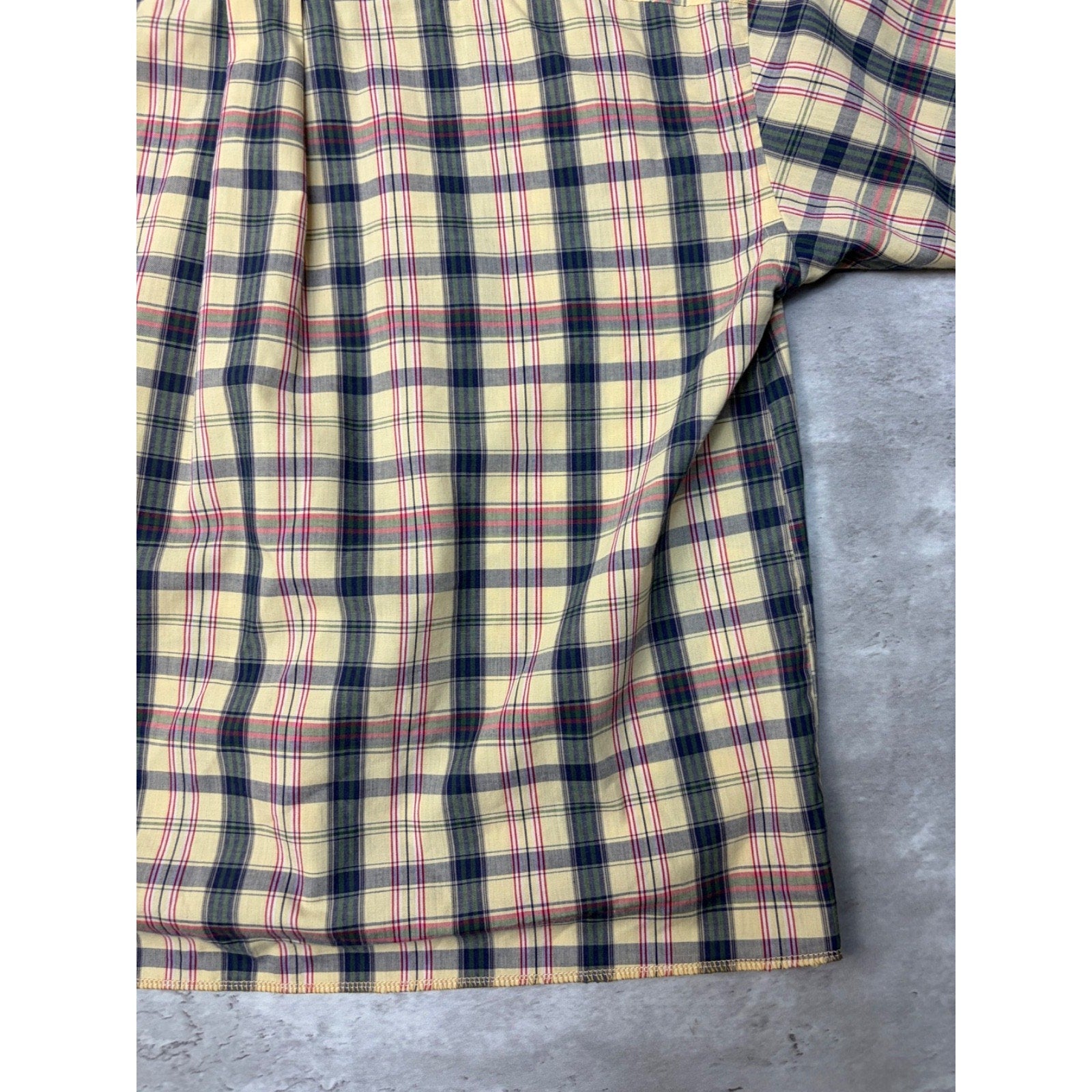 Vintage Van Huesen Plaid Single Pocket Cropped Button Up Shirt Size Medium