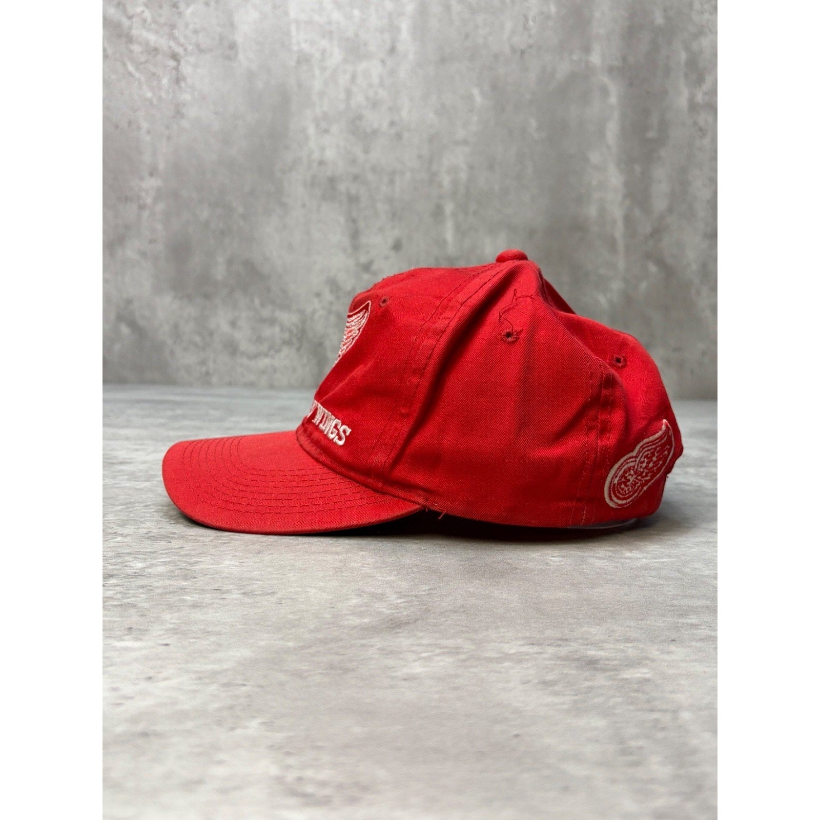 Vintage 90s Detroit Red Wings NHL Embroidered Logo Snapback Hat OSFA