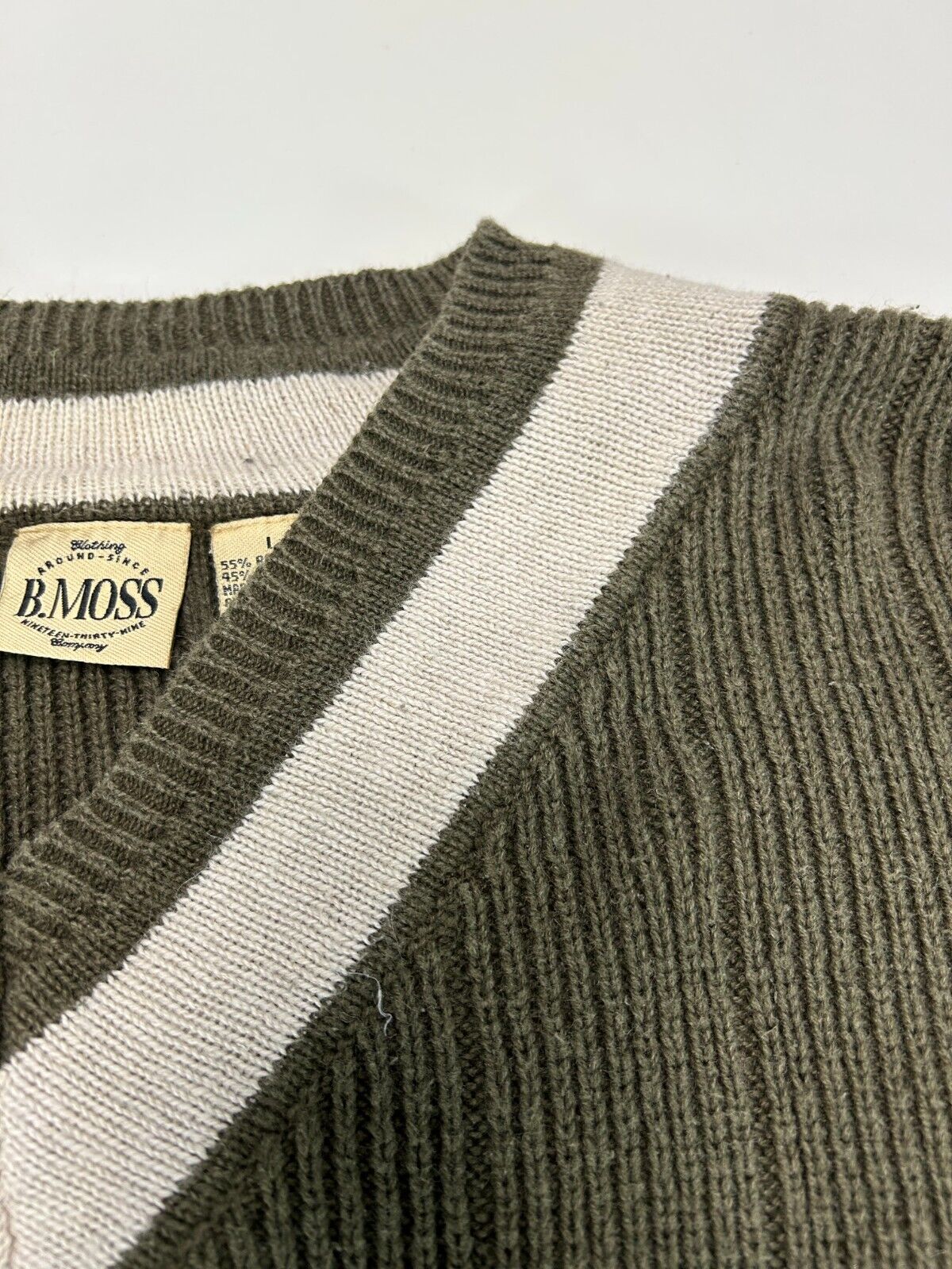 Vintage B. Moss Striped V Neck Pull Over Sweater Size Large Green