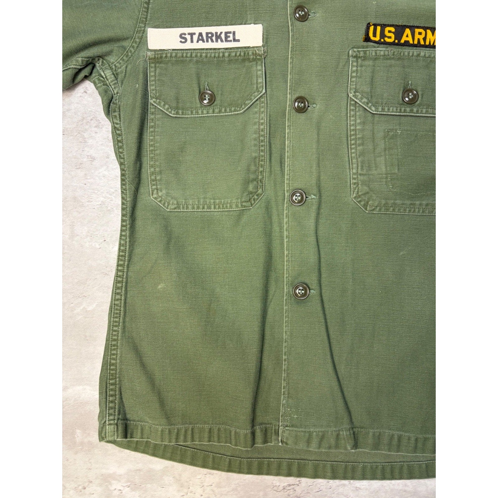 Vintage 1960s US Army OG 107 Patched Military Button Up Shirt Size Medium