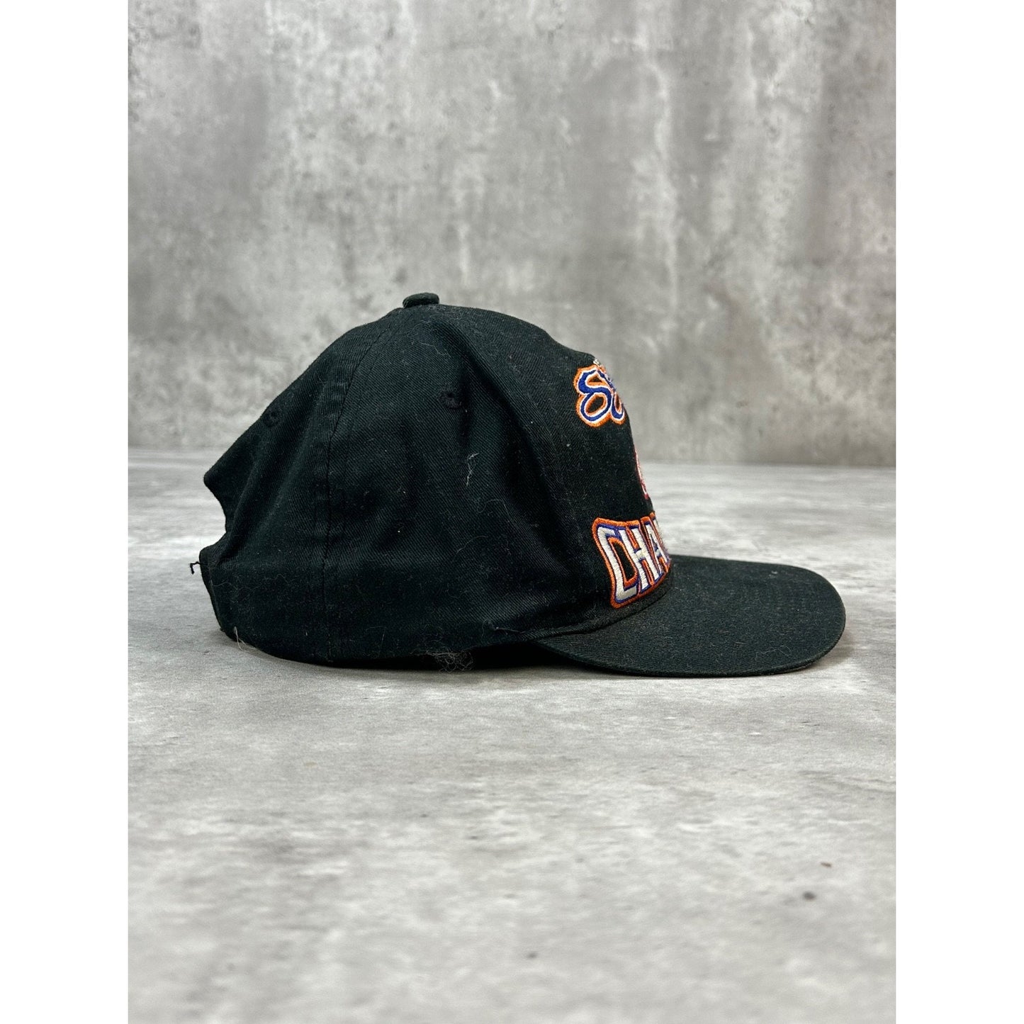 Vintage 1997 Detroit Red Wings NHL Embroidered Spellout Snapback Hat OSFA