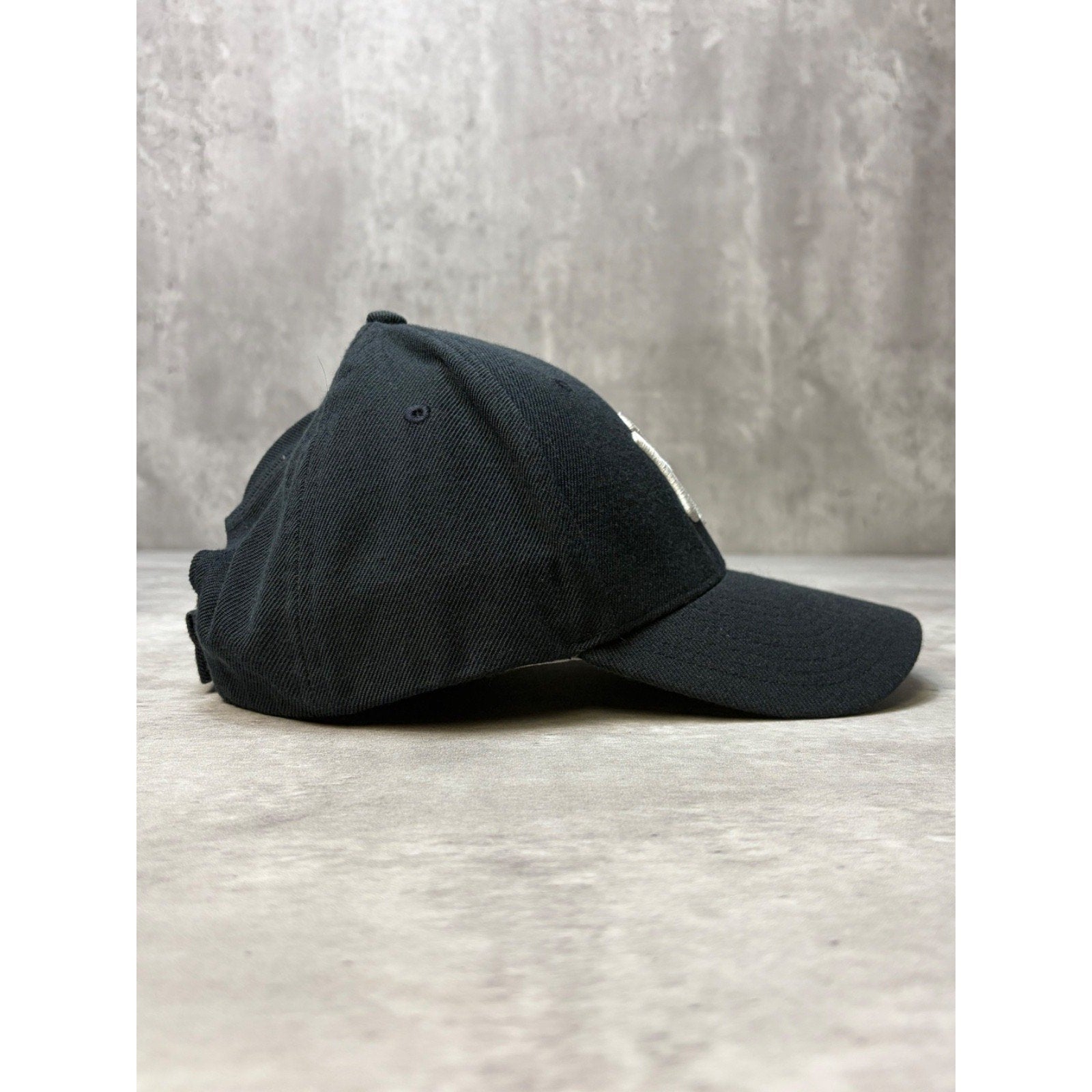 Vintage New York Yankees MLB Embroidered Logo Baseball Strapback Hat OSFA