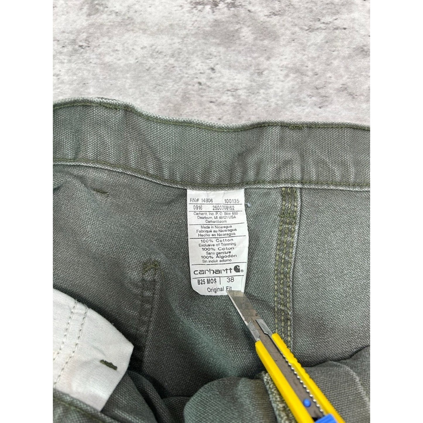 Vintage Carhartt Canvas Workwear Carpenter Shorts Size 38 Green