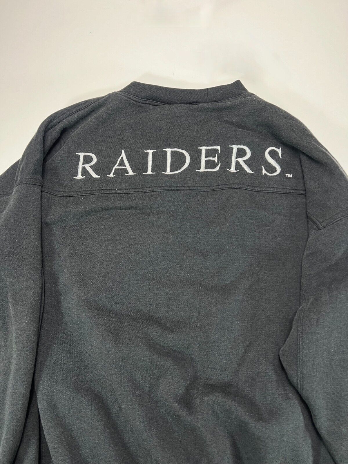 Vintage 90s Oakland Raiders NFL Embroidered Logo Graphic Sweatshirt Size Large