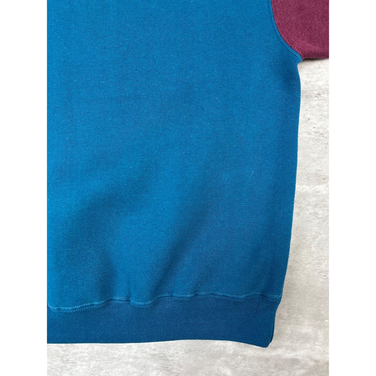 Vintage 1993 Looney Tunes University Of Tazmania Taz Graphic Sweatshirt Medium