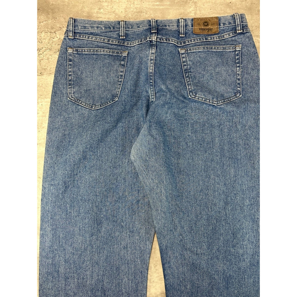 Vintage Wrangler Authentic Jeans Medium Wash Denim Pants Size 42