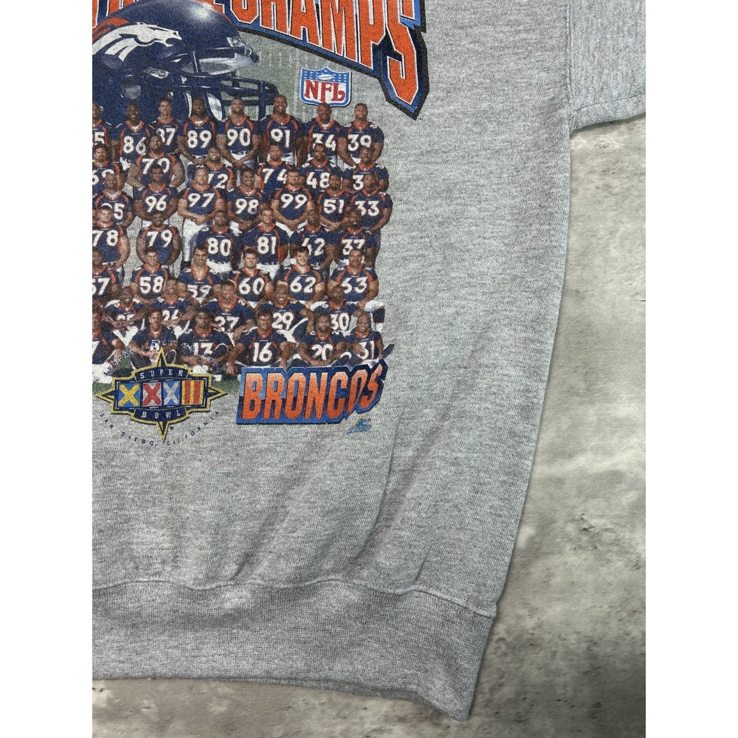 Vintage 1998 Denver Broncos NFL Team Portrait Super Bowl Sweatshirt XL YOUTH