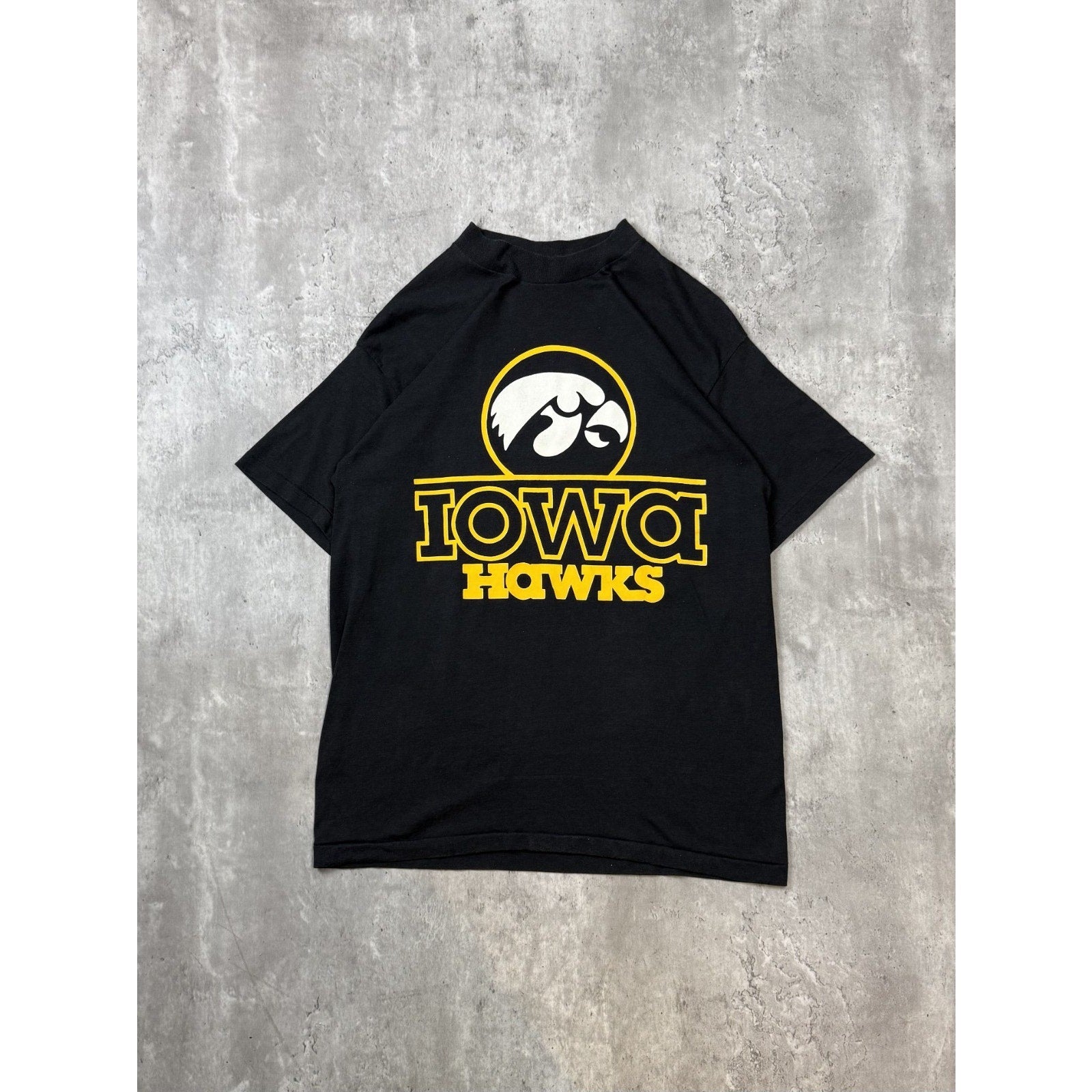 Vintage 90s Iowa Hawkeyes NCAA Collegiate Graphic Spellout T-Shirt Size Large